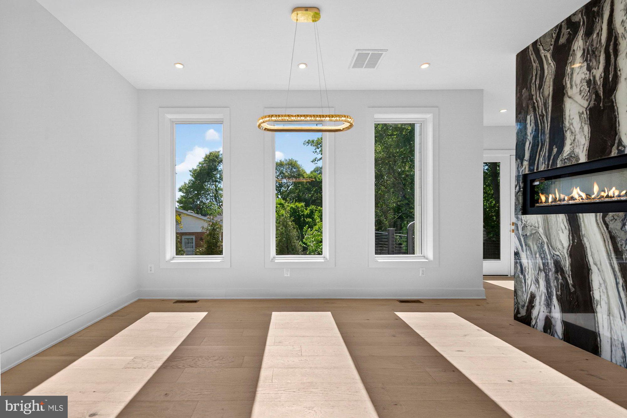 VIENNA WOODS - Residential