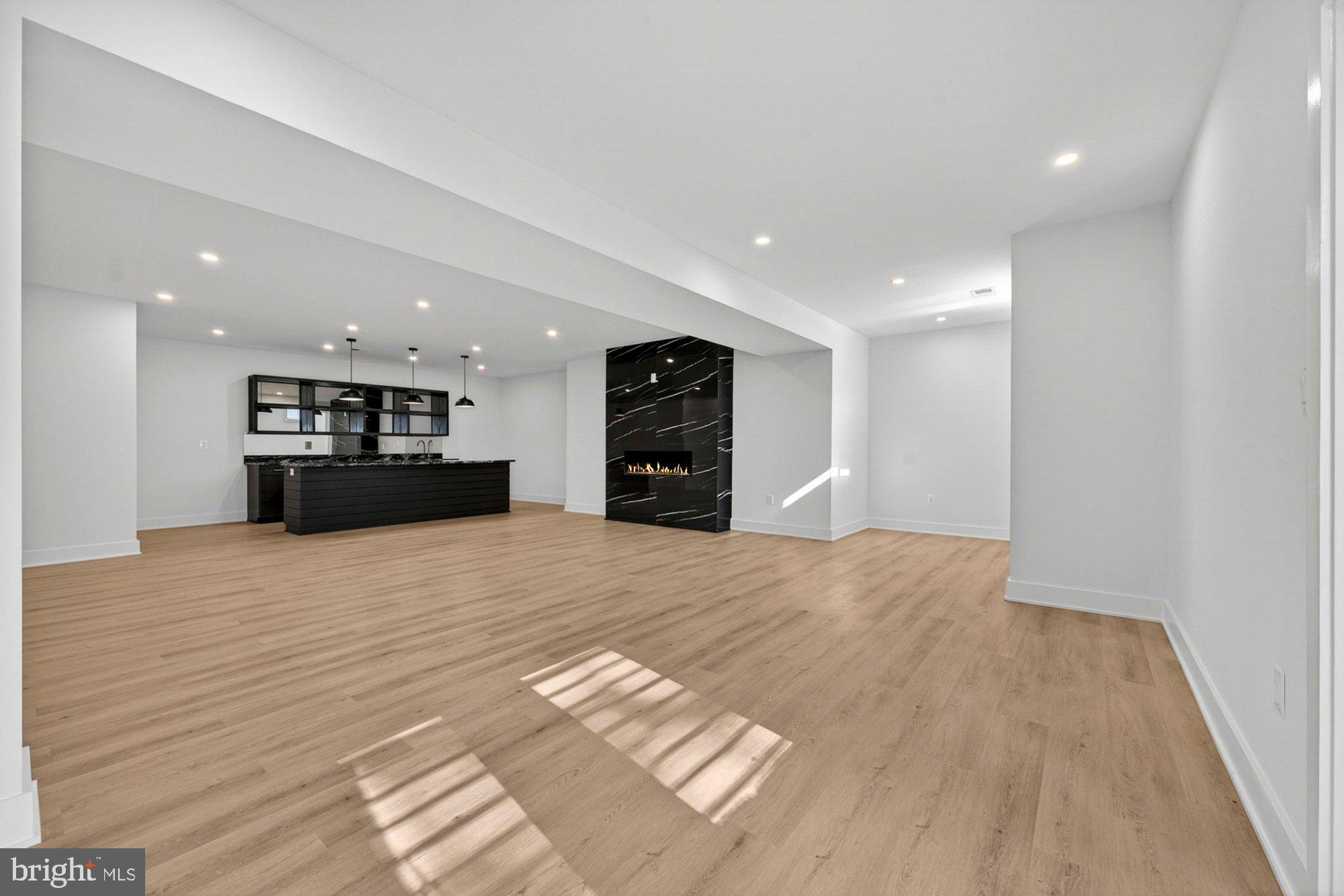VIENNA WOODS - Residential