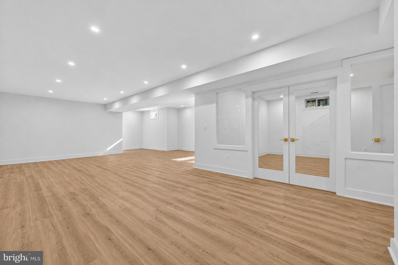 VIENNA WOODS - Residential
