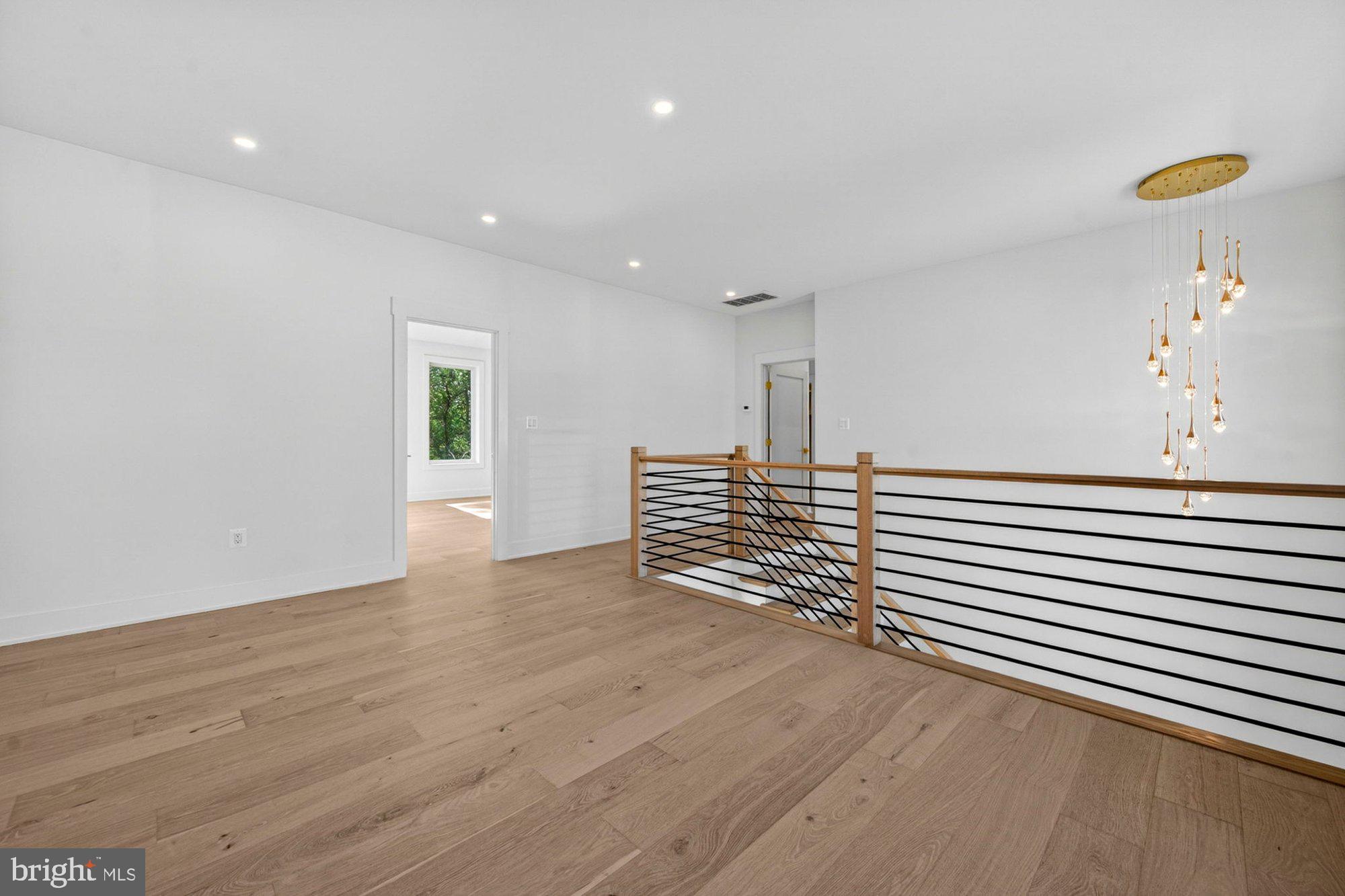 VIENNA WOODS - Residential
