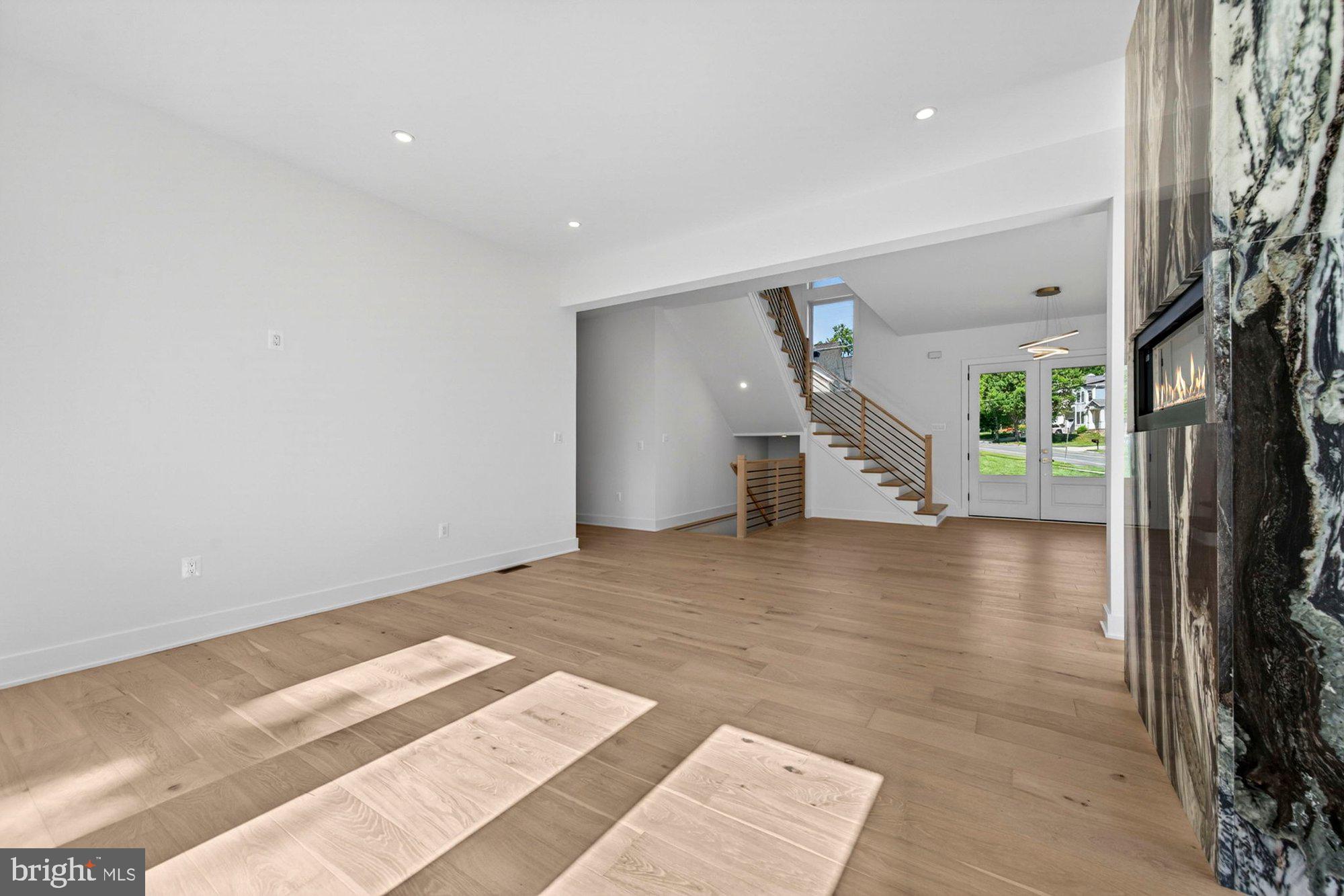 VIENNA WOODS - Residential
