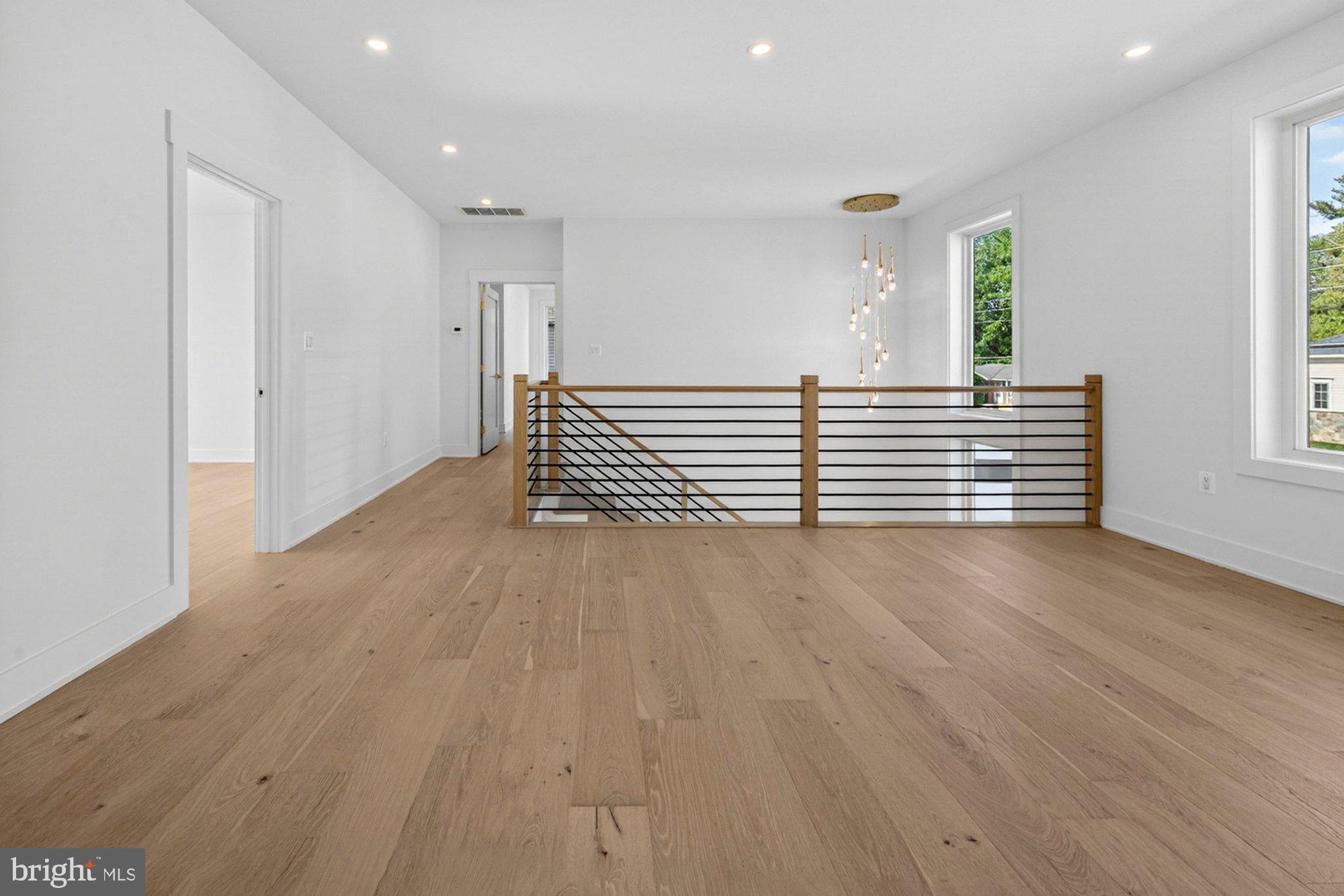 VIENNA WOODS - Residential
