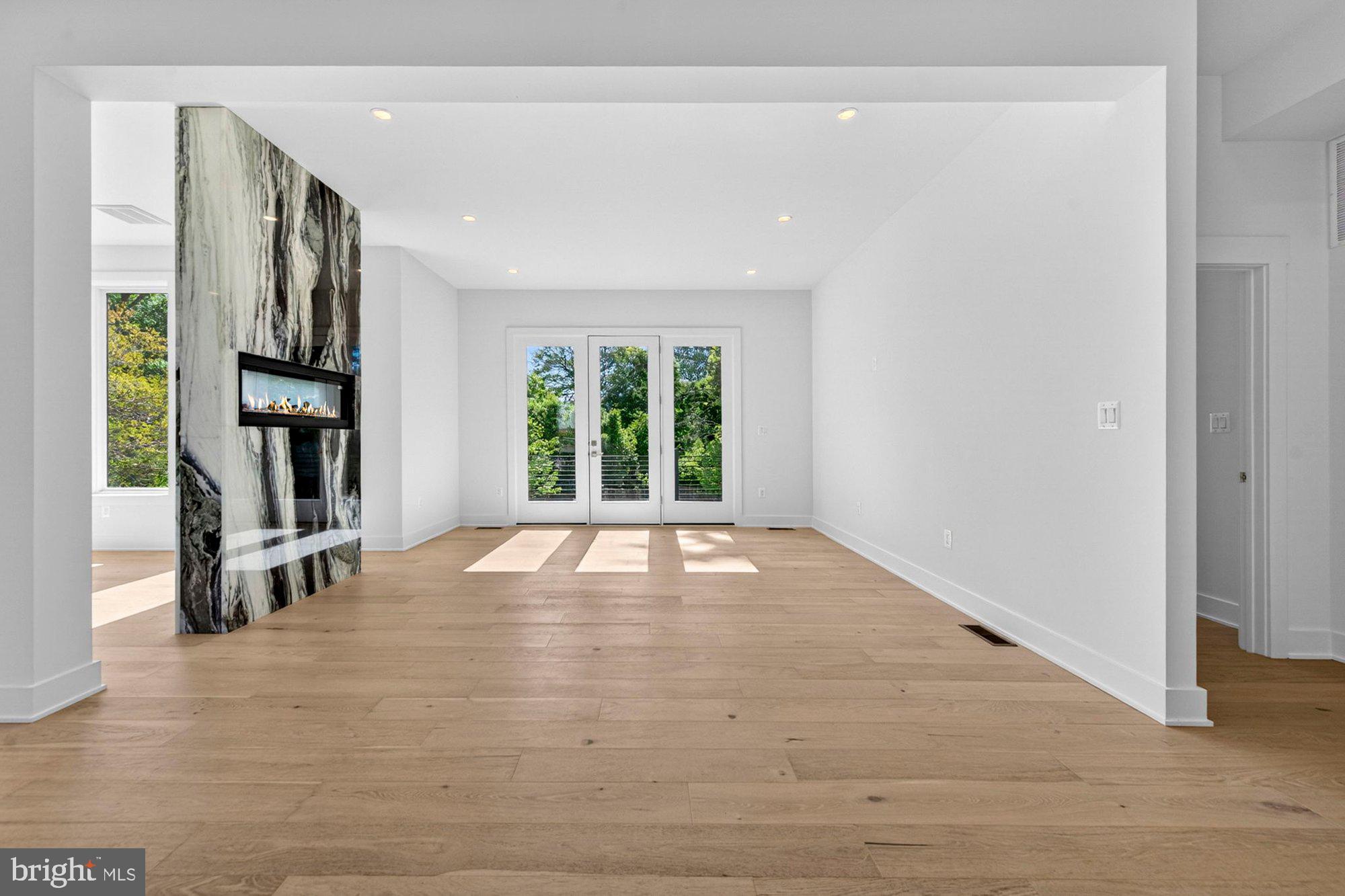 VIENNA WOODS - Residential