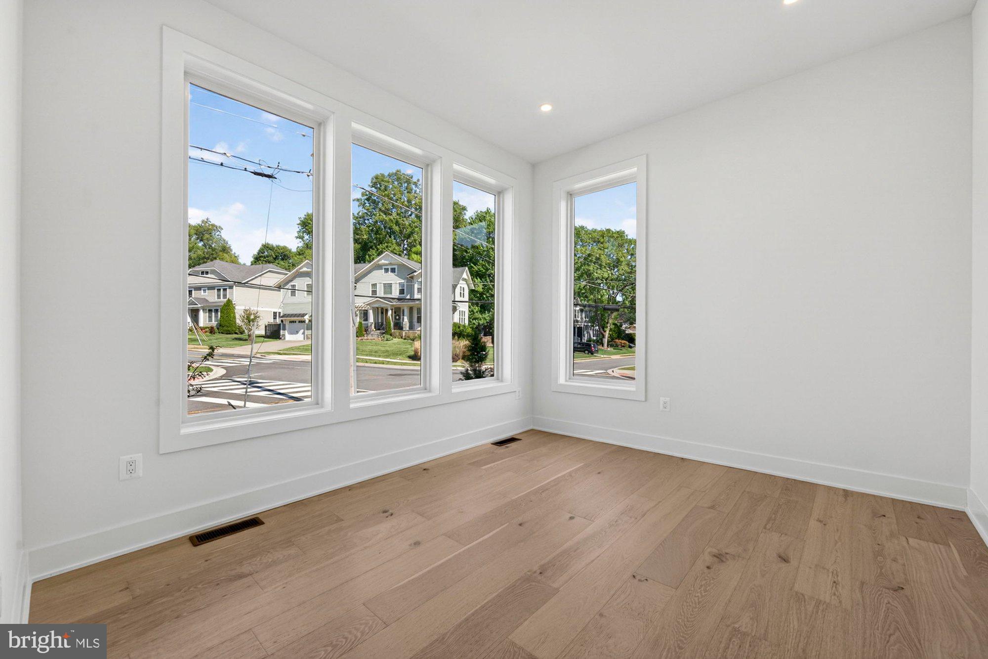 VIENNA WOODS - Residential