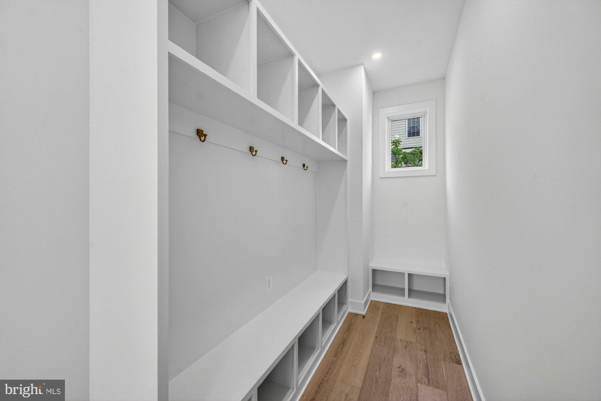 VIENNA WOODS - Residential