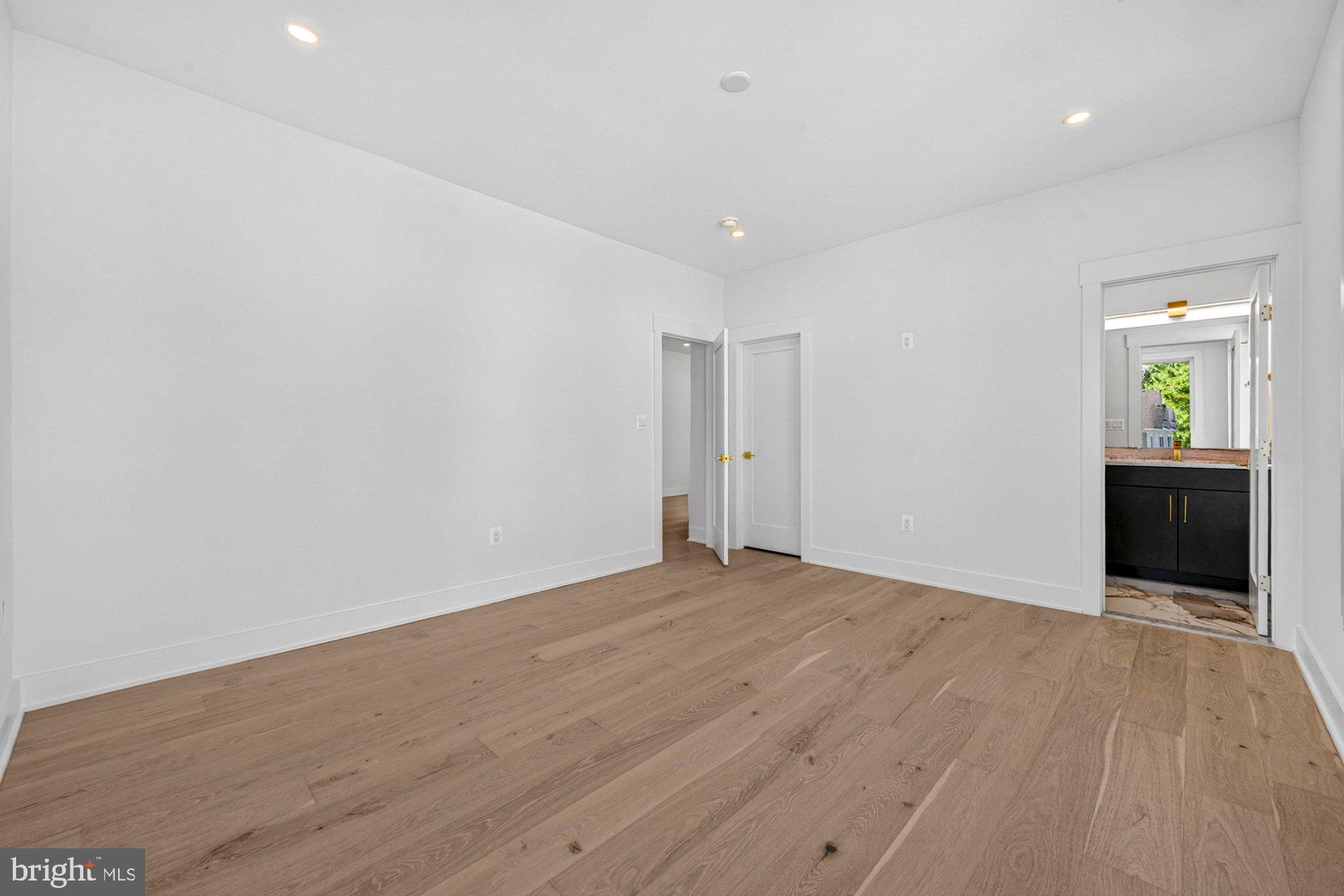 VIENNA WOODS - Residential