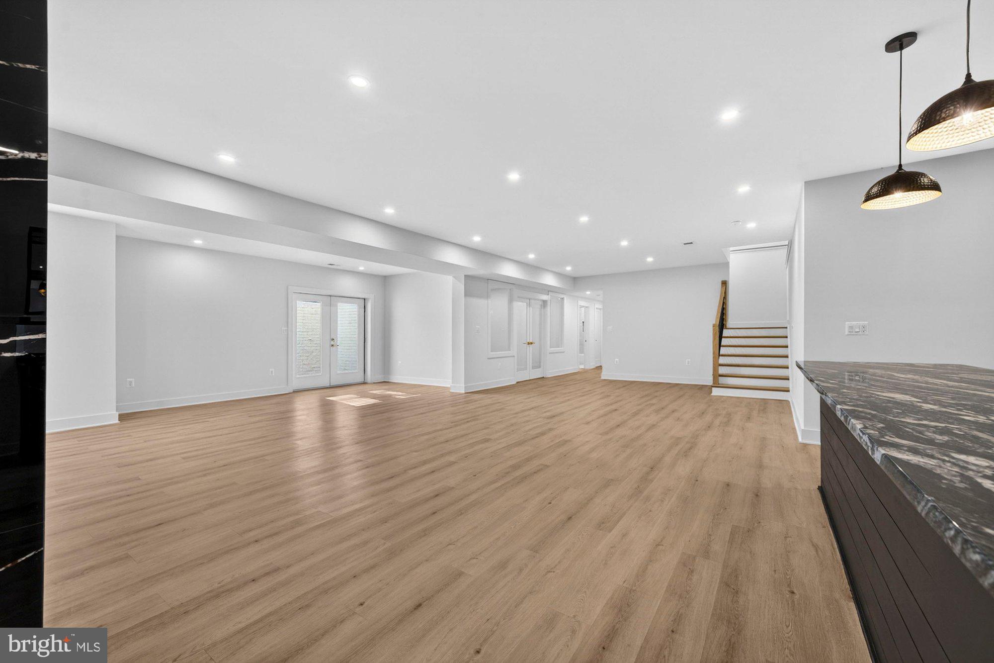 VIENNA WOODS - Residential