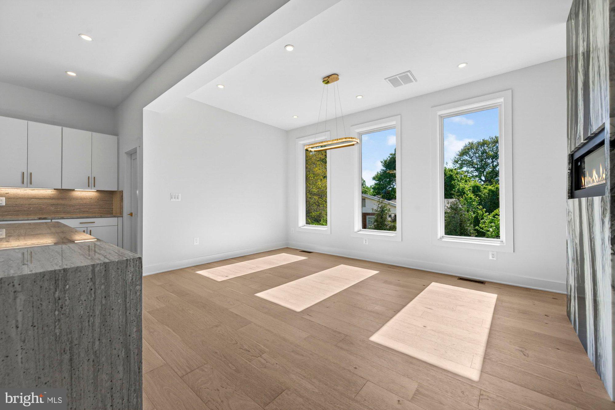 VIENNA WOODS - Residential