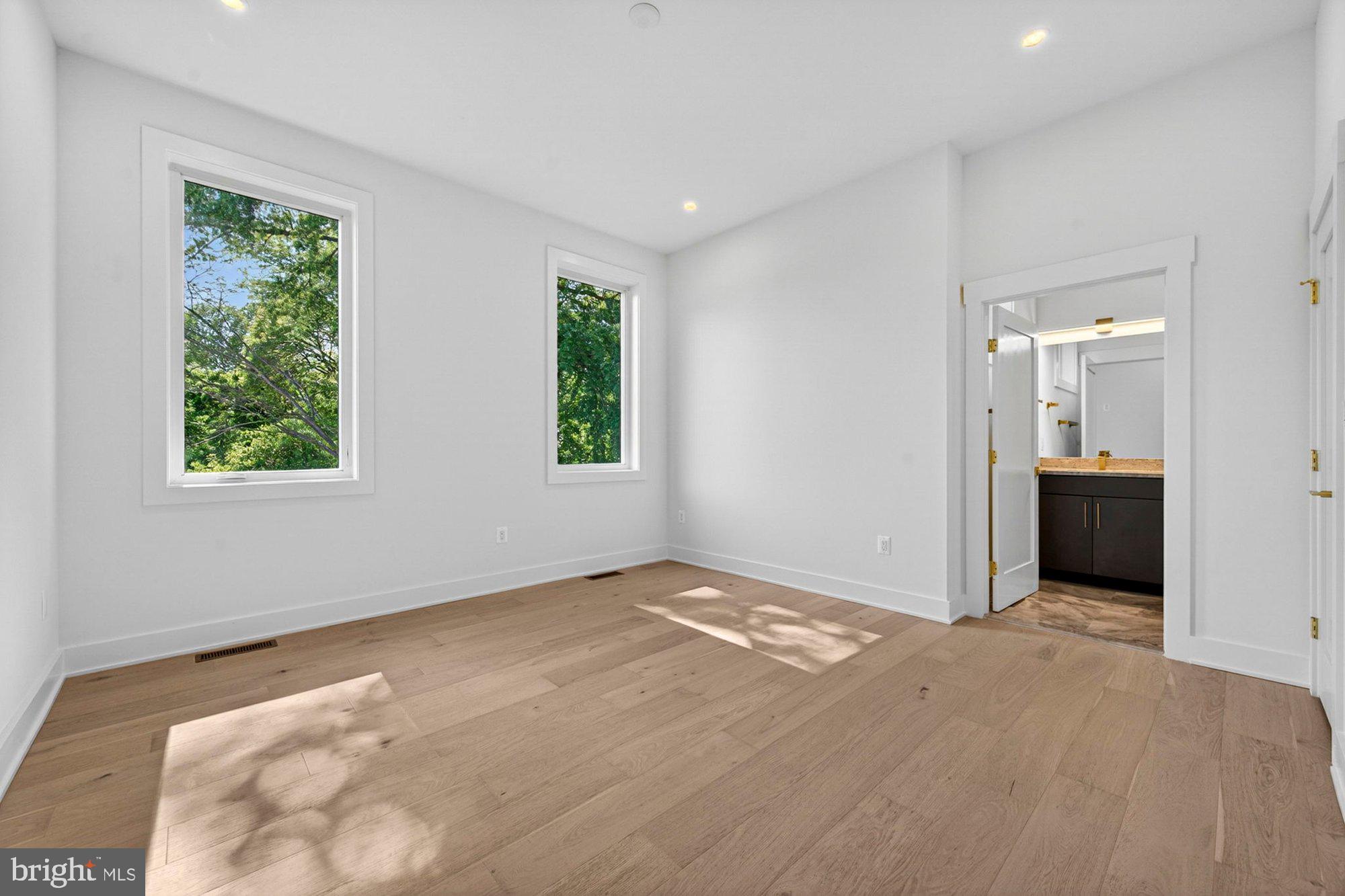 VIENNA WOODS - Residential