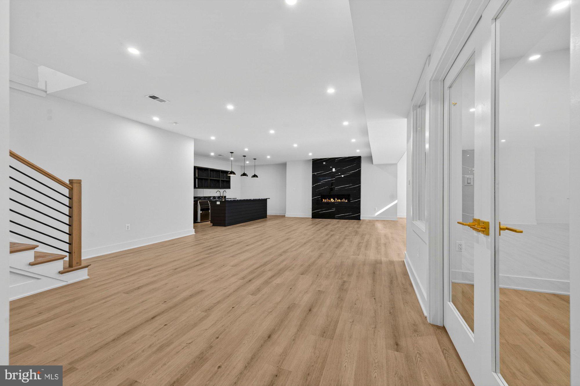 VIENNA WOODS - Residential