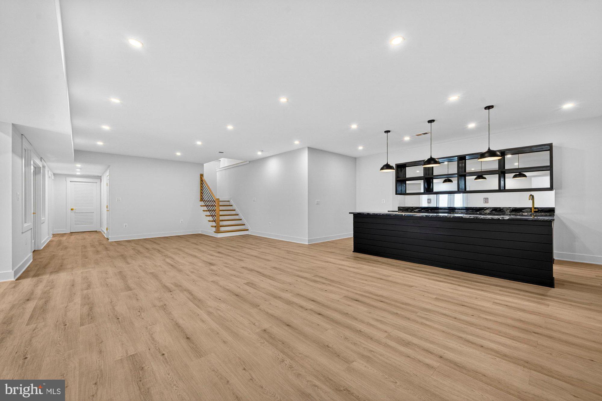 VIENNA WOODS - Residential