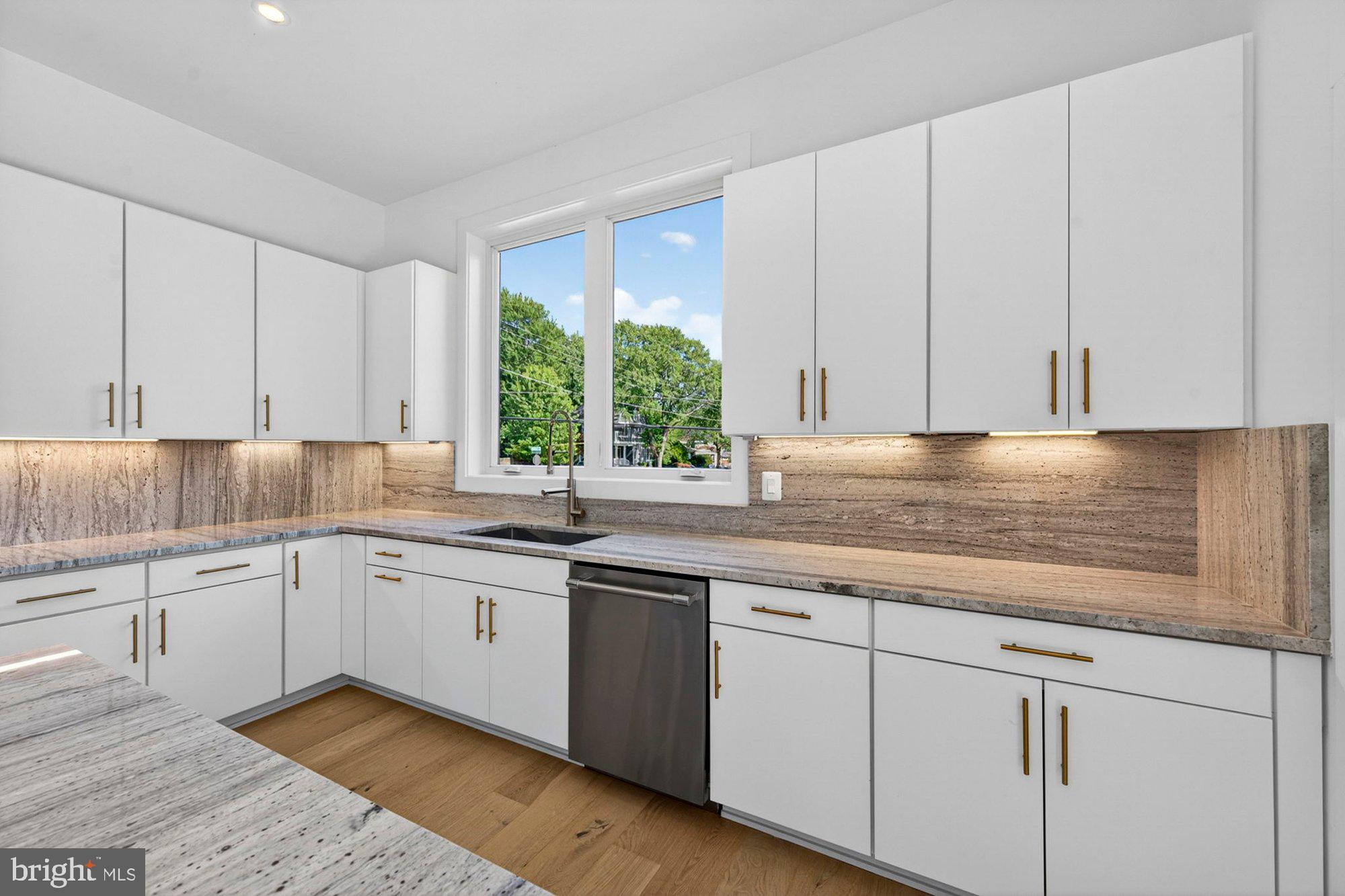 VIENNA WOODS - Residential