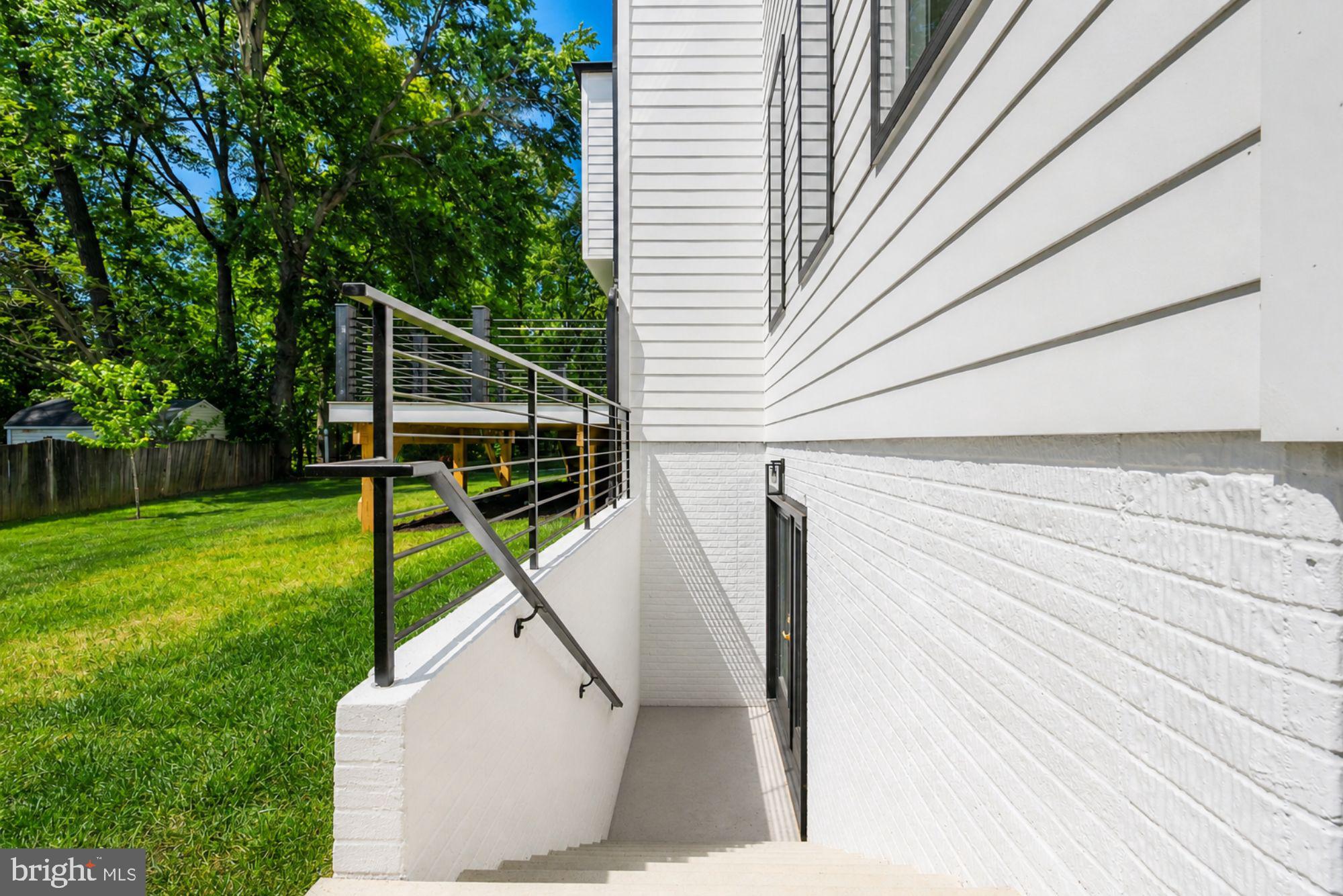 VIENNA WOODS - Residential
