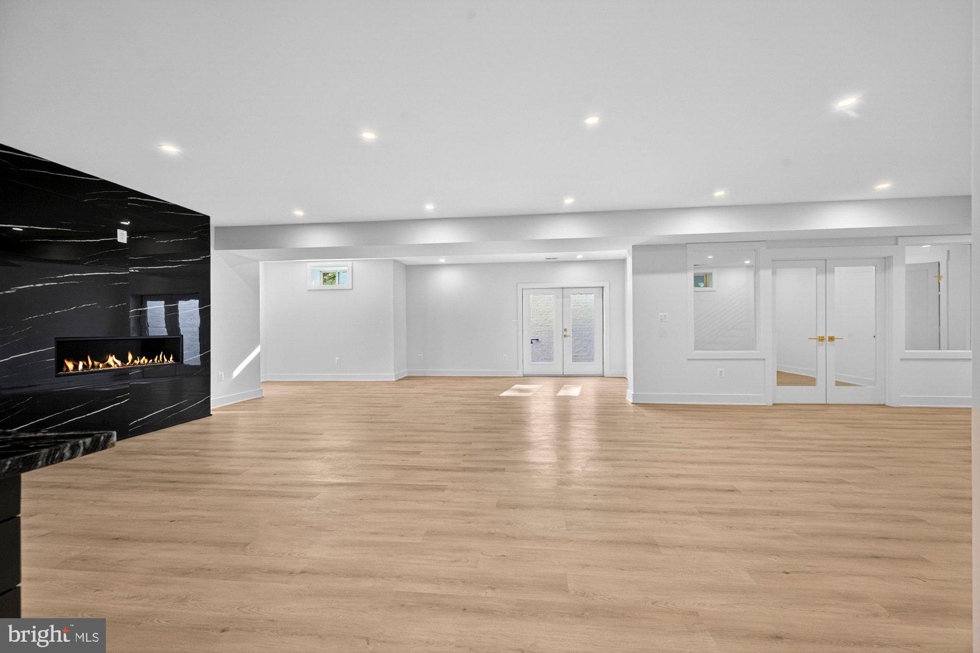VIENNA WOODS - Residential