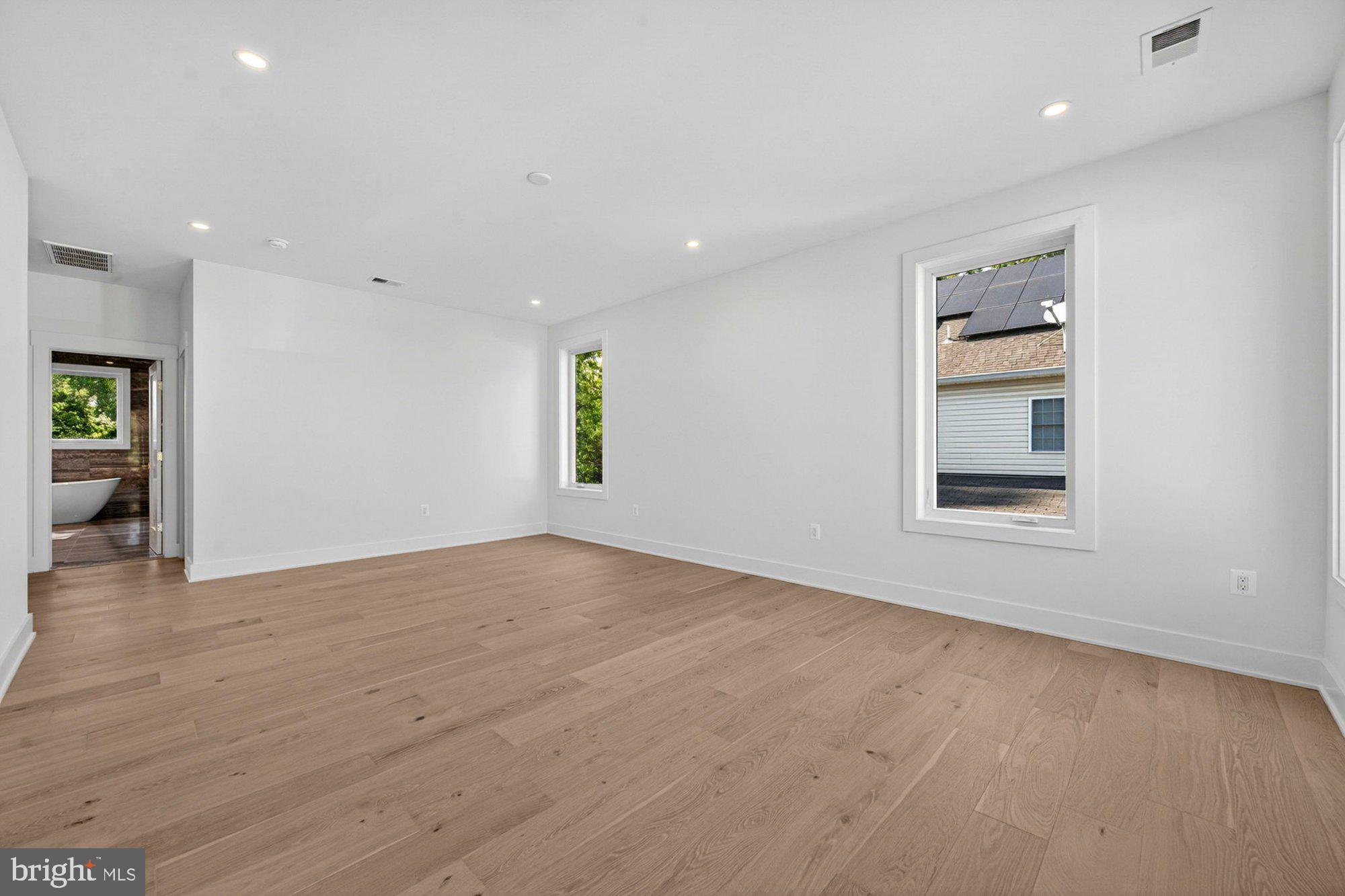 VIENNA WOODS - Residential