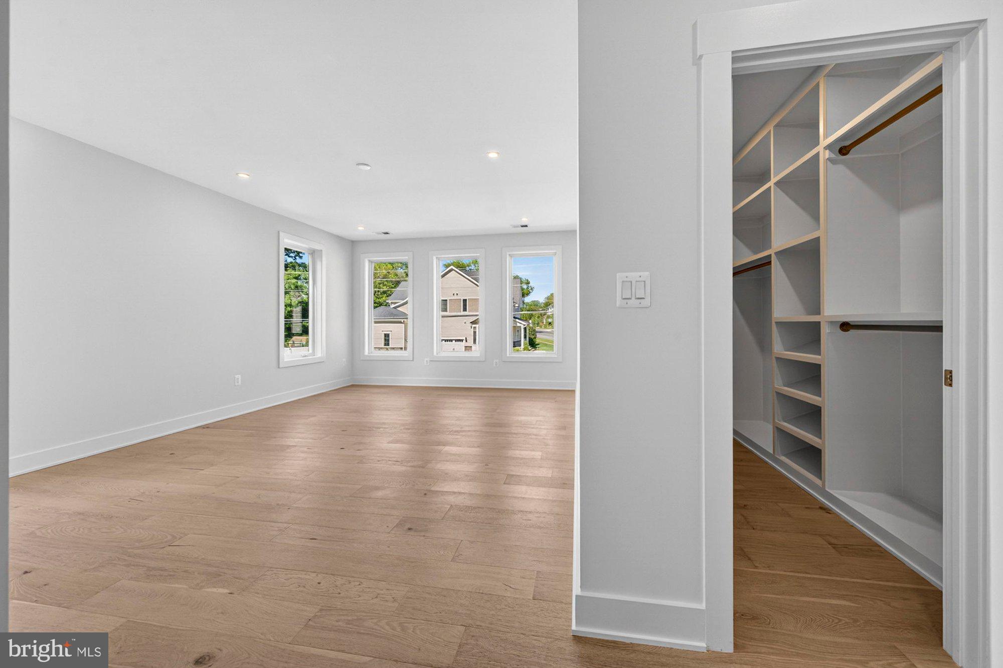VIENNA WOODS - Residential