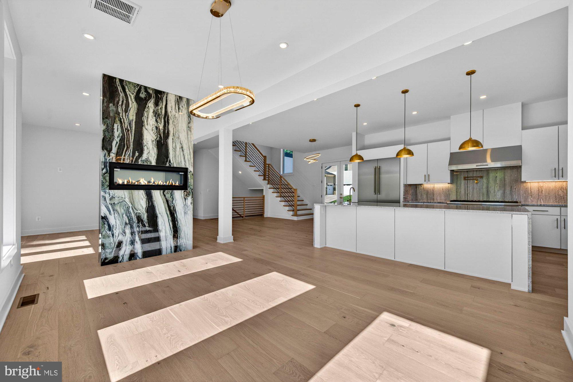 VIENNA WOODS - Residential