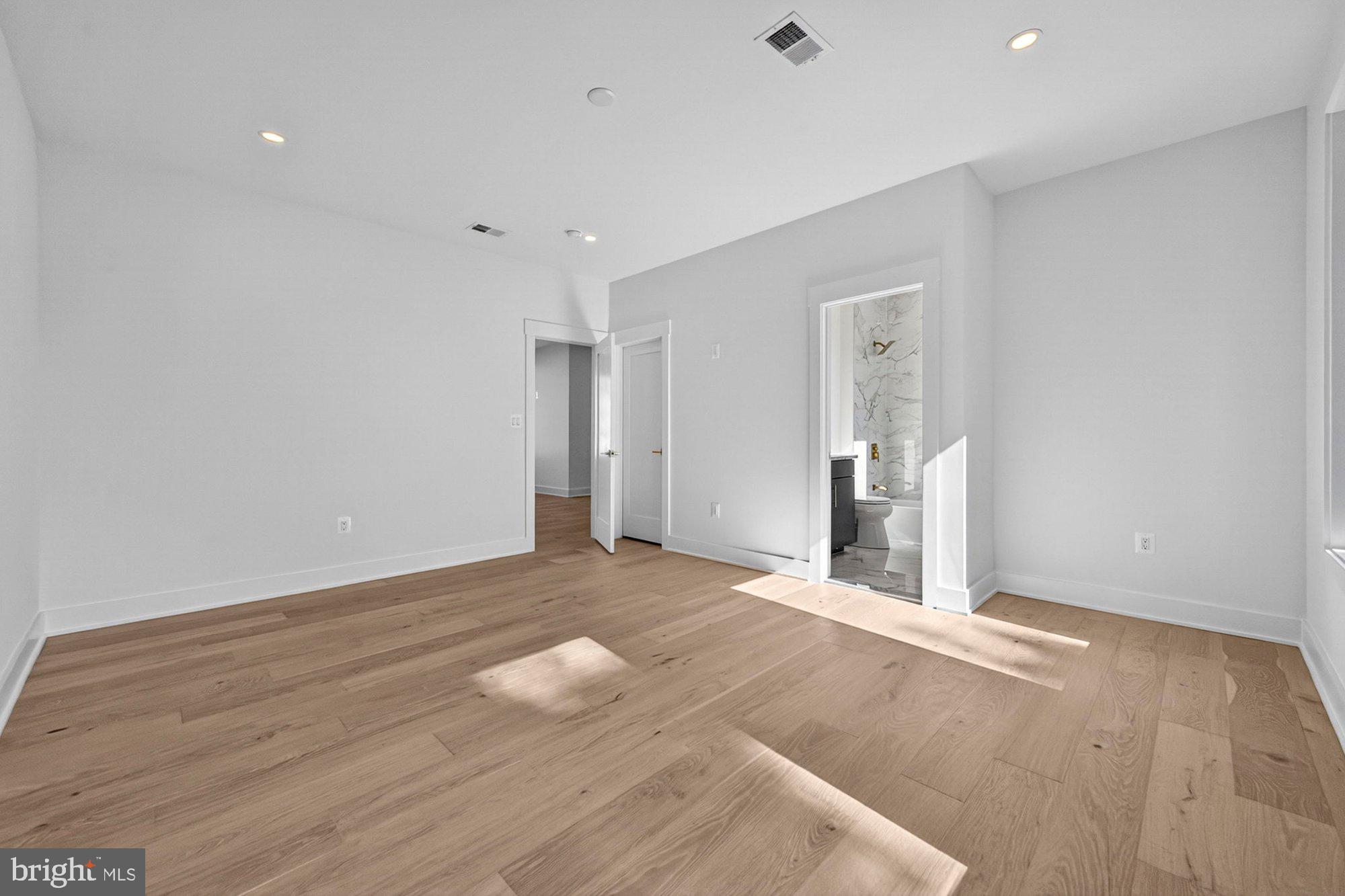VIENNA WOODS - Residential