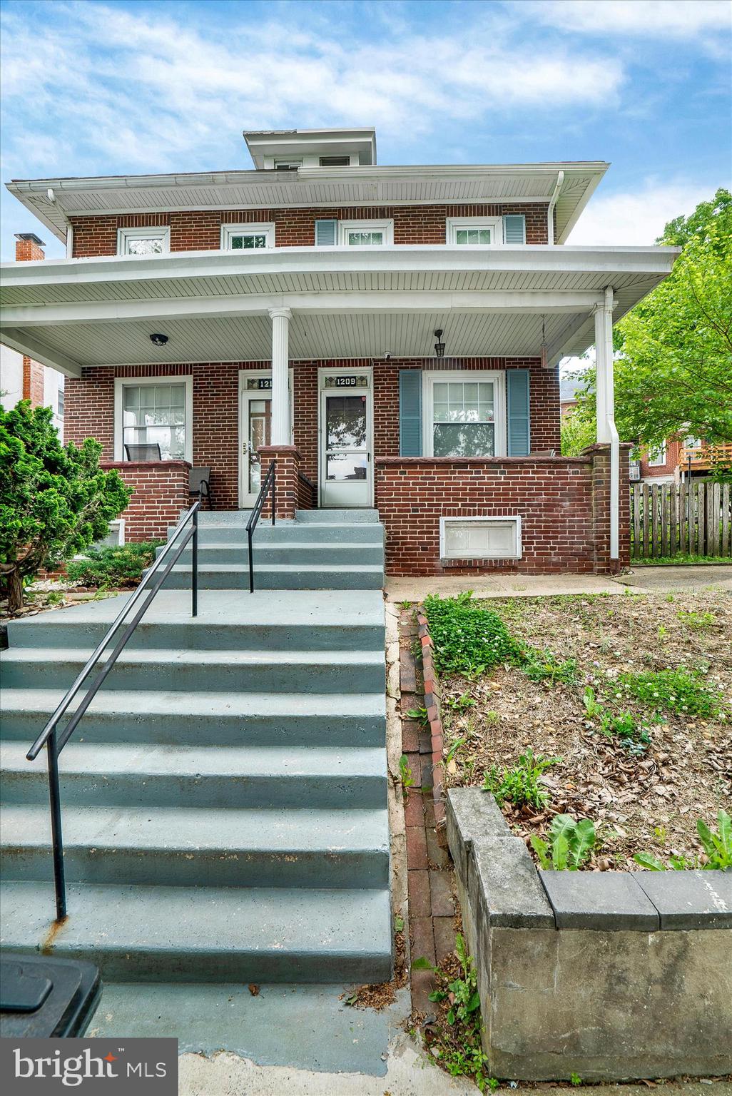 1209 LINDEN STREET