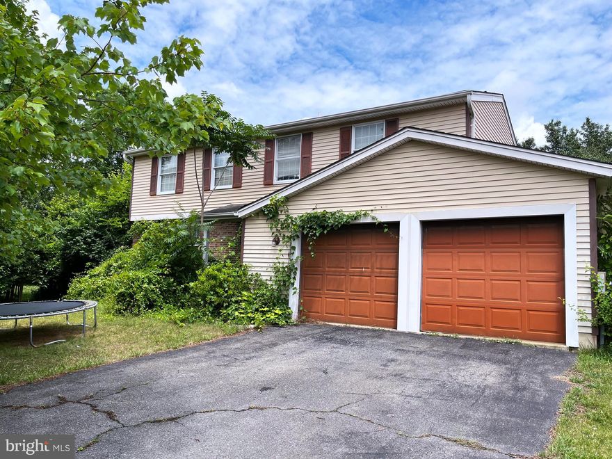 ONLINE AUCTION: Bidding begins 07/10/2023 @ 10:00 AM. Bidding ends 07/12/2023 @ 6:40 PM. List Price is Suggested Opening Bid. This 2-story detached home with a 2-car garage is located in the welcoming community of Germantown, Maryland. Situated near major traffic artery I-270, residents enjoy easy access to nearby attractions. Germantown Commons Shopping Mall offers a variety of retail and dining options. Nature enthusiasts can explore the scenic trails and recreational opportunities at Black Hill Regional Park and Hayles Mill Conservation Park. Kingsview Village Center provides convenient shopping and services.  Deposit: $50,000.