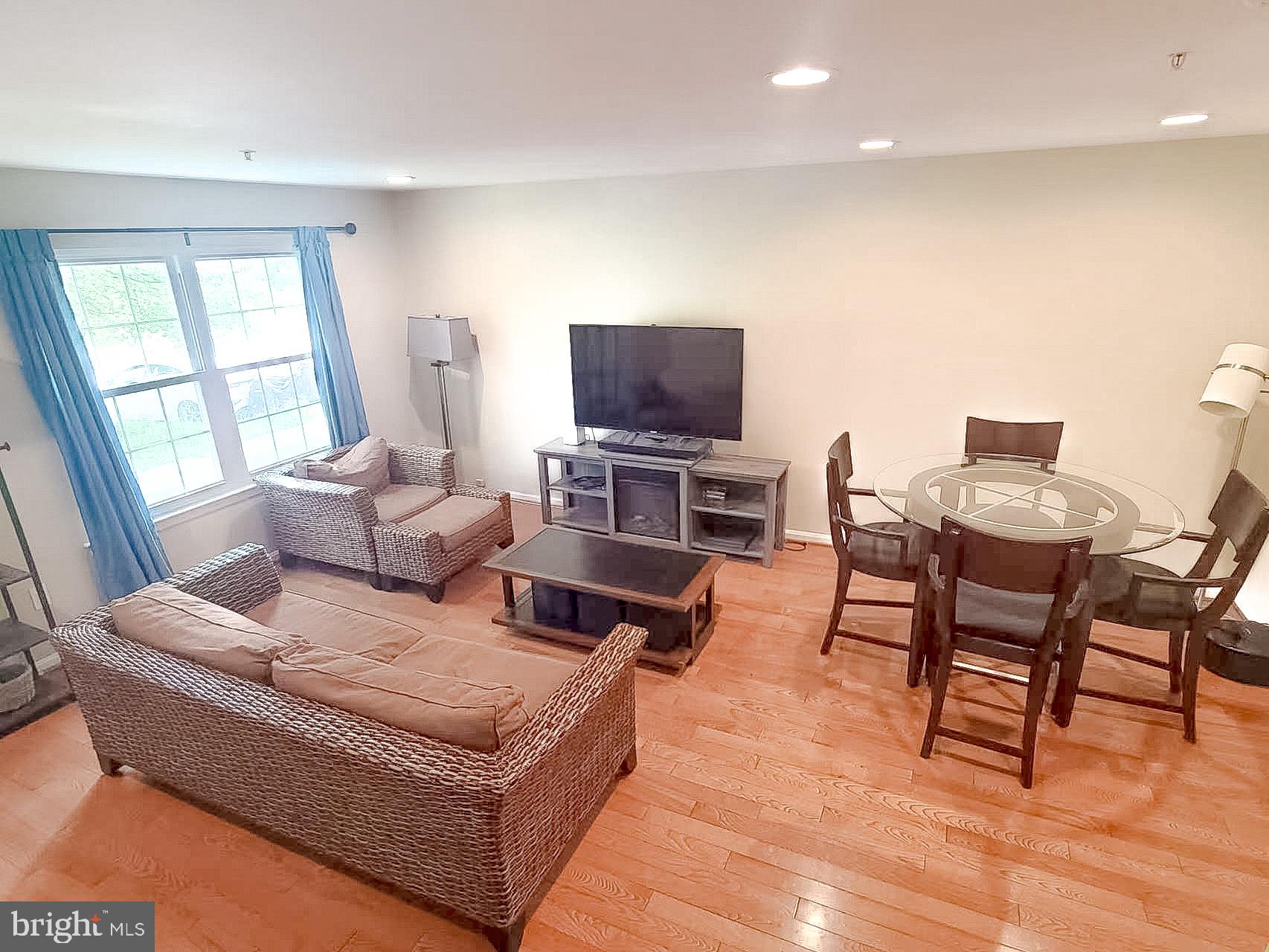 DEERBORNE - Residential Lease