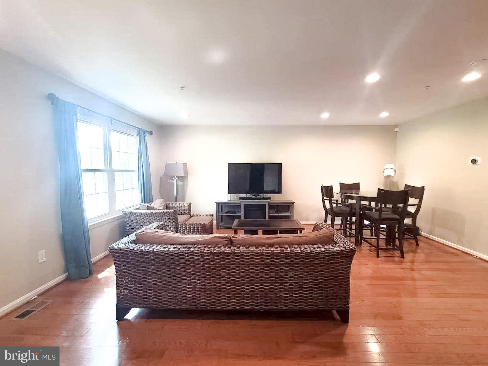 DEERBORNE - Residential Lease