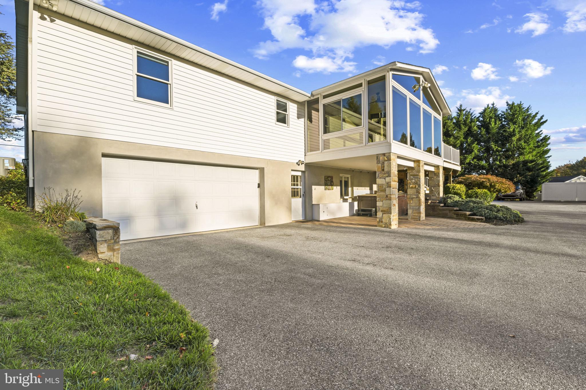 HAMPSTEAD - Residential