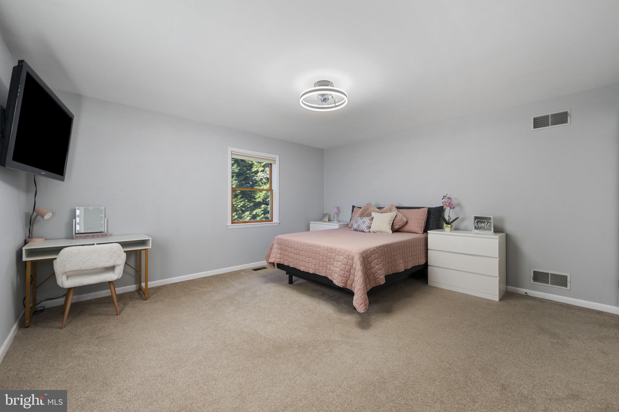 HAMPSTEAD - Residential