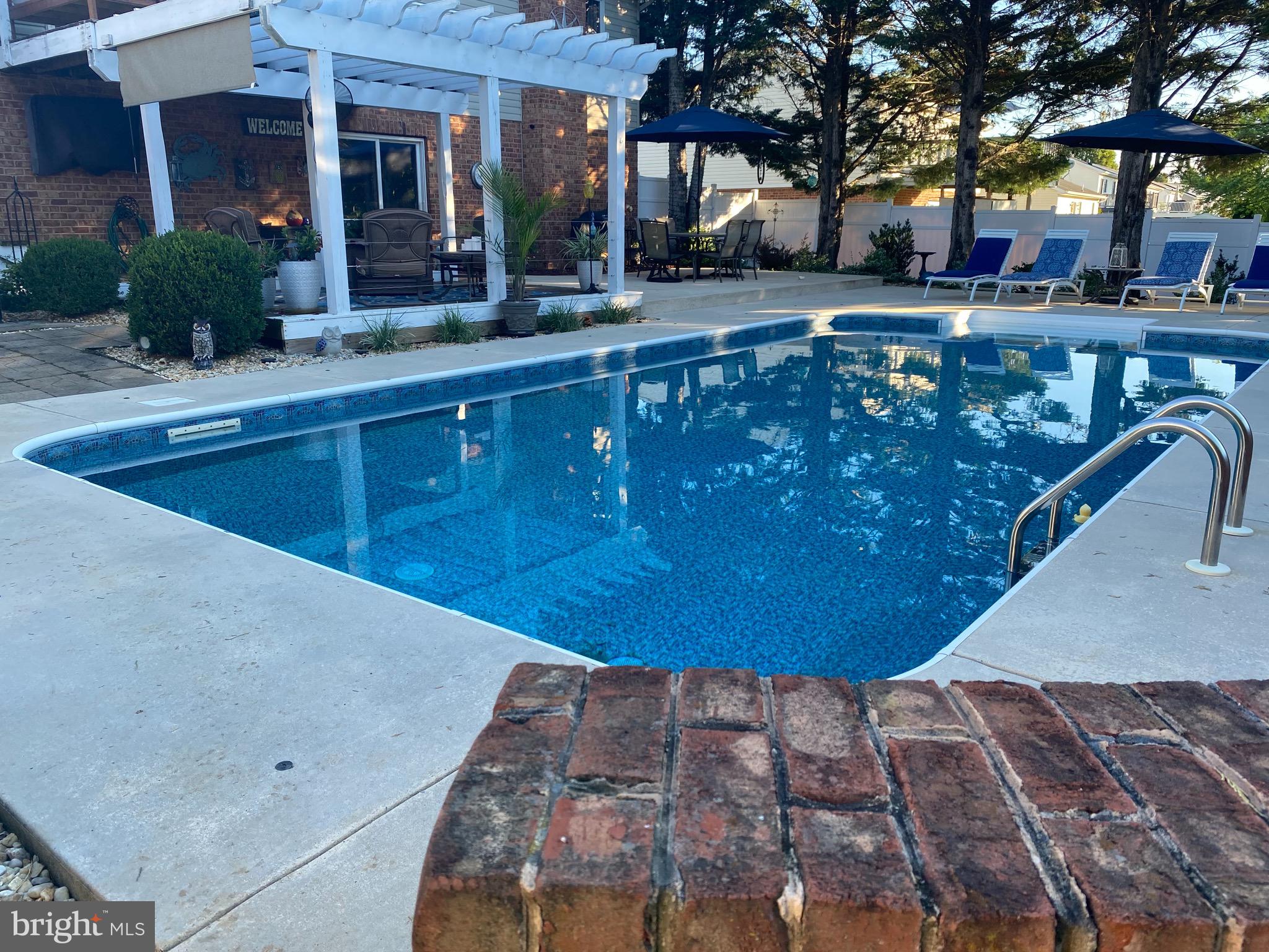 WHISPERING HILLS - Residential