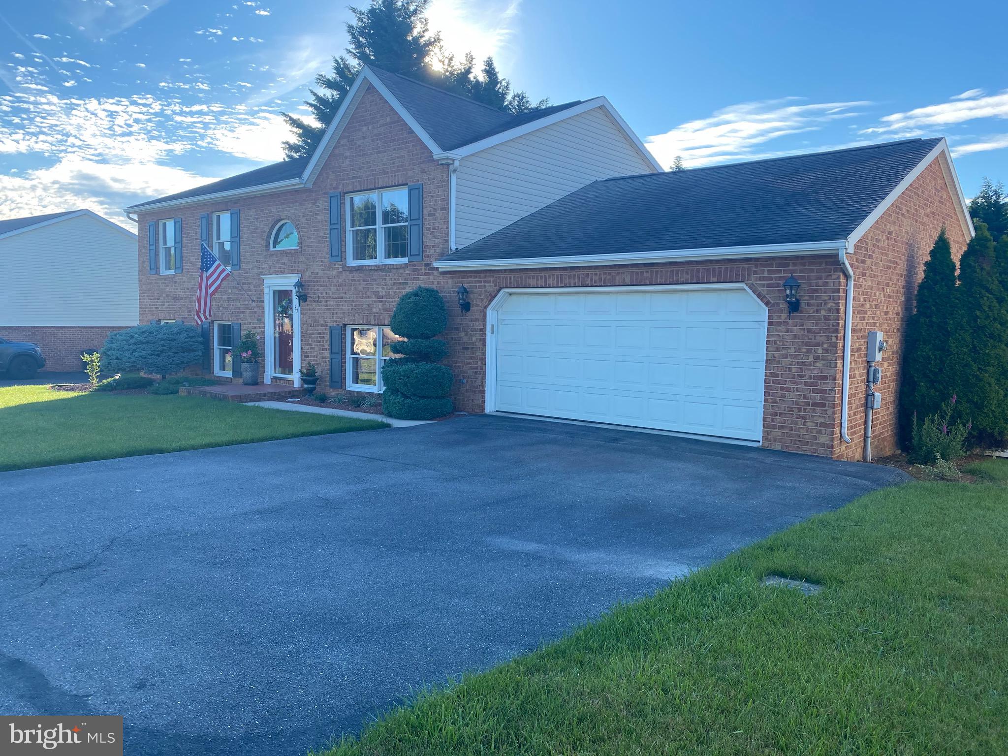 WHISPERING HILLS - Residential