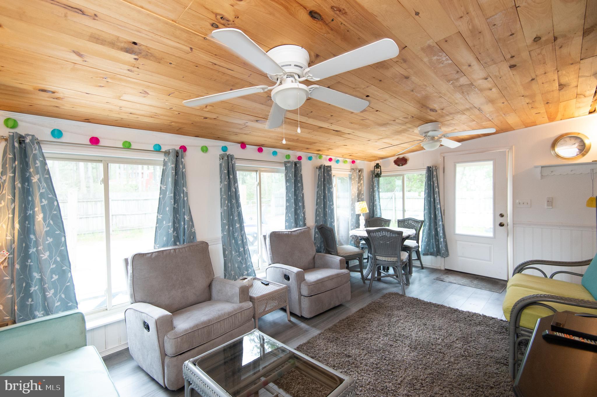 819 SEABREEZE DRIVE