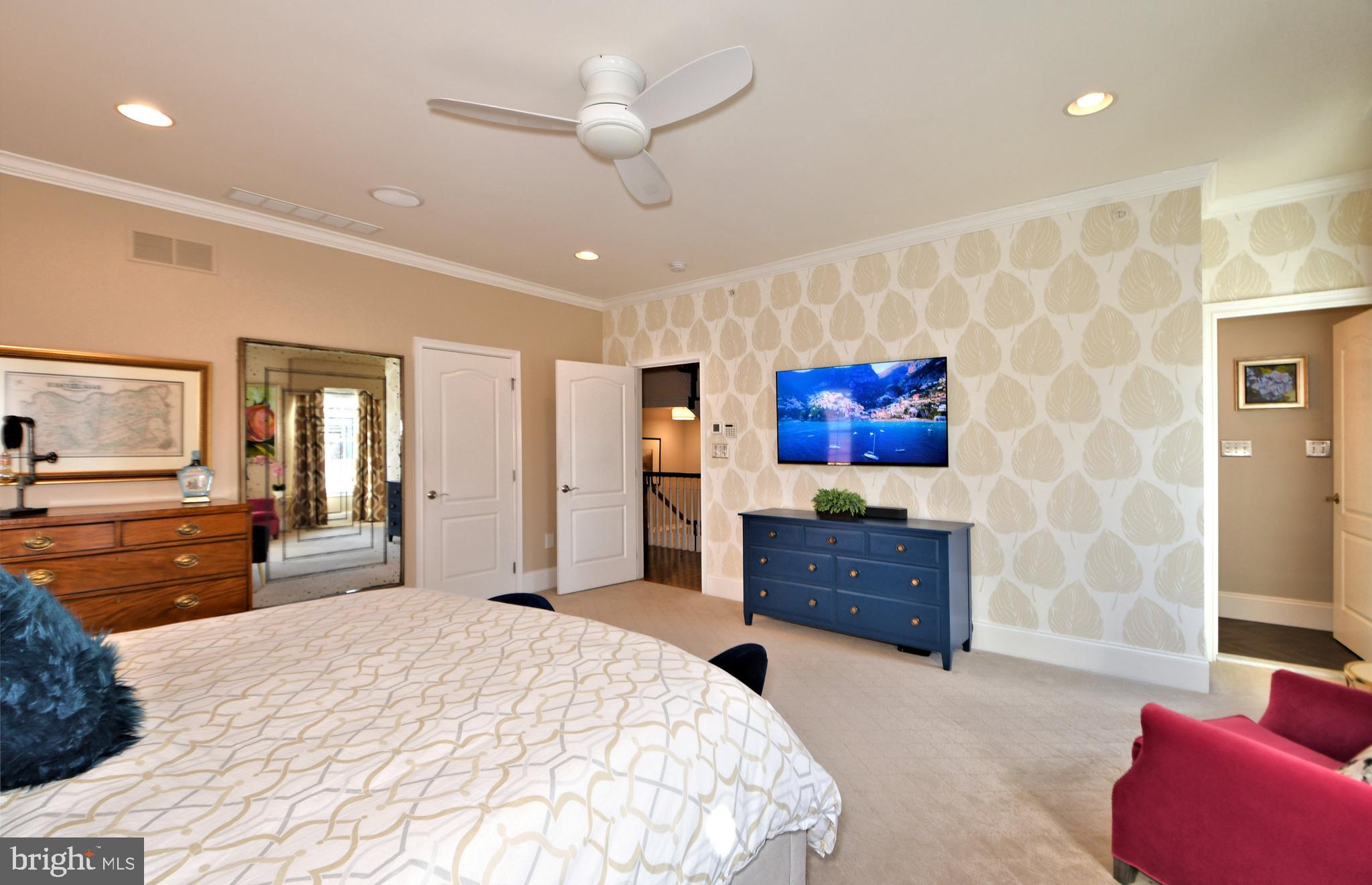 NEWTOWN STATION - Residential