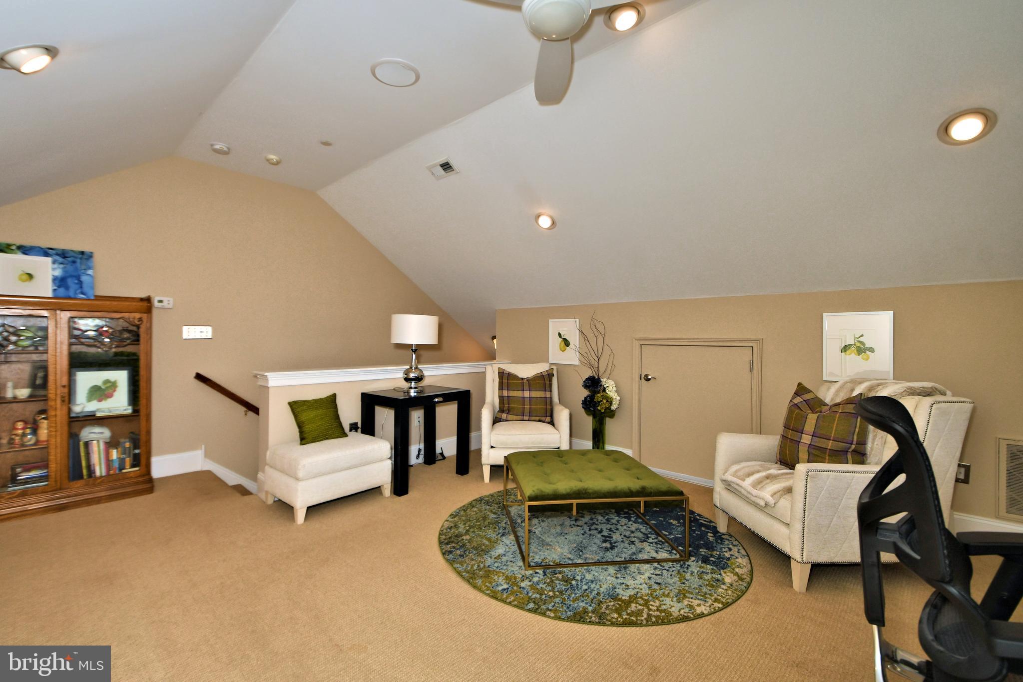 NEWTOWN STATION - Residential