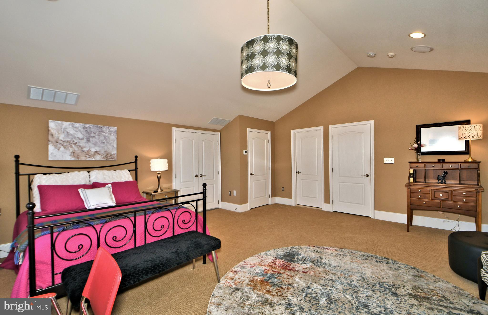 NEWTOWN STATION - Residential