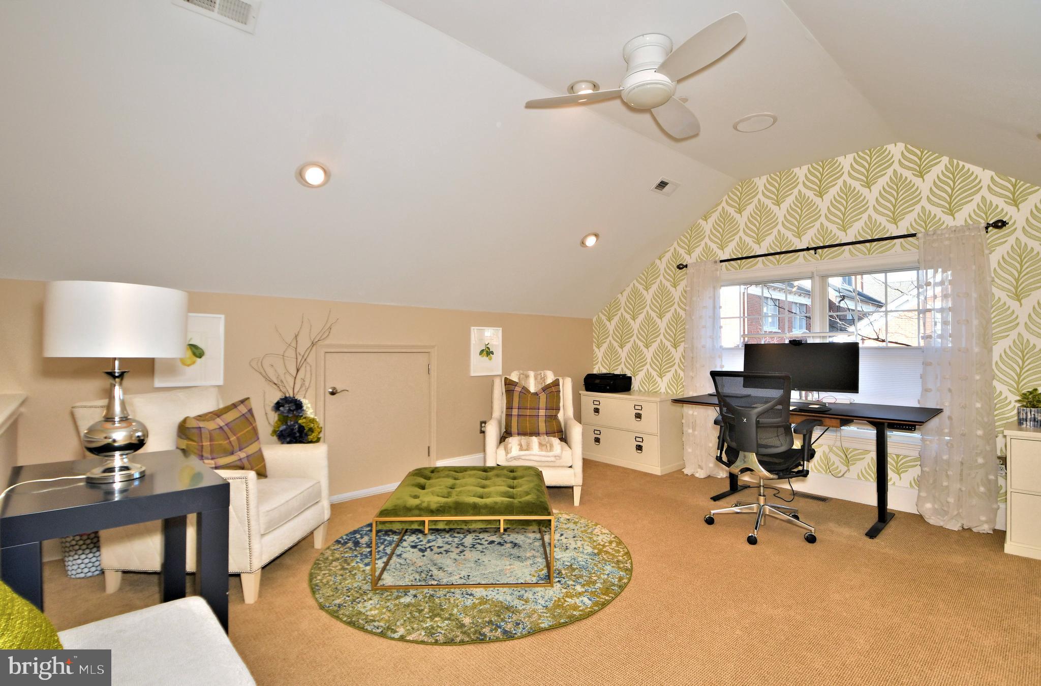 NEWTOWN STATION - Residential