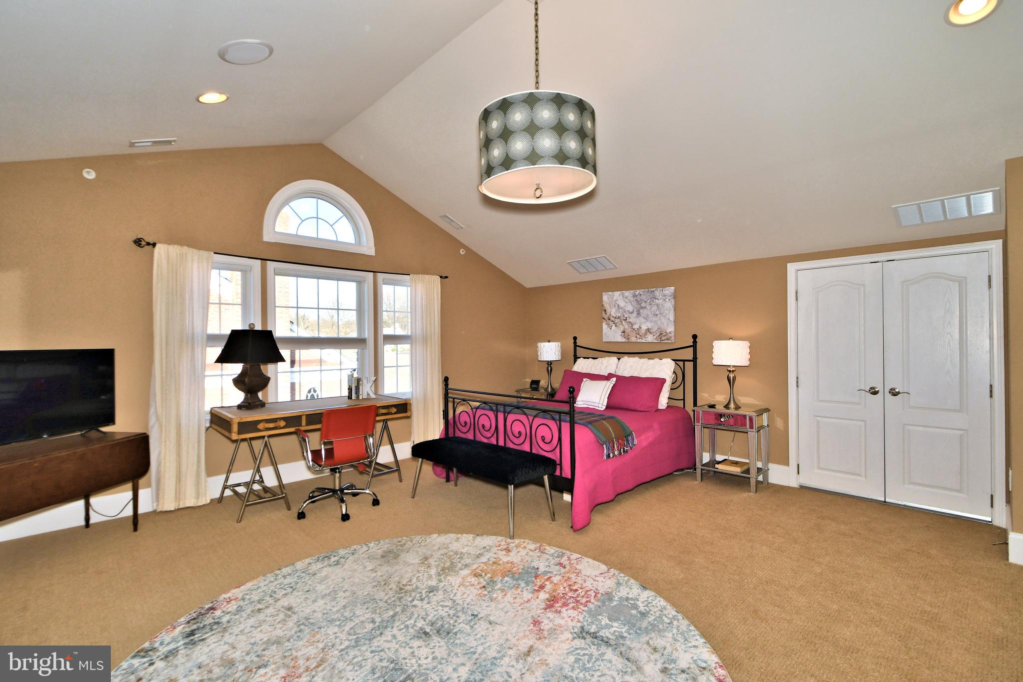 NEWTOWN STATION - Residential