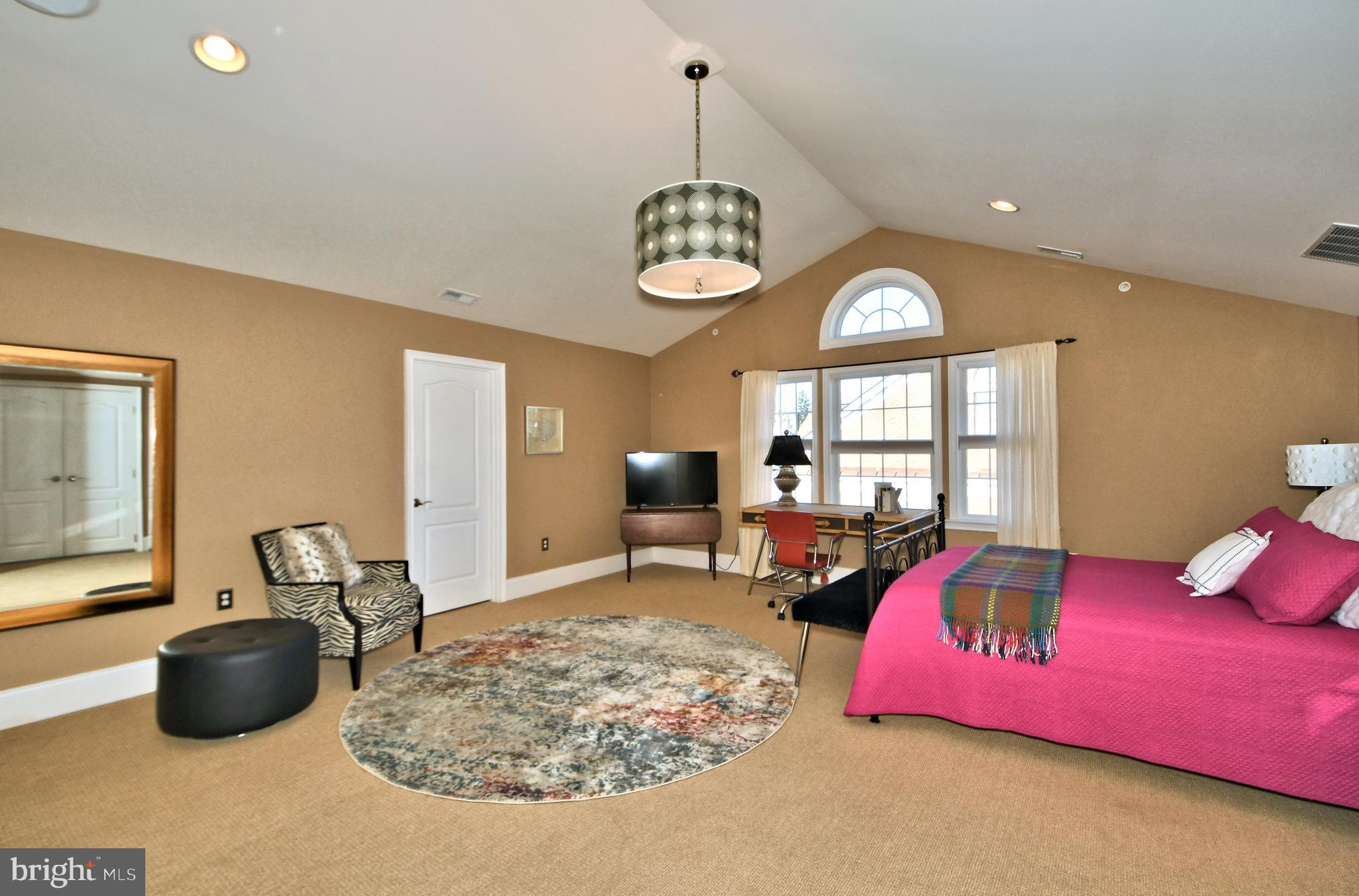 NEWTOWN STATION - Residential