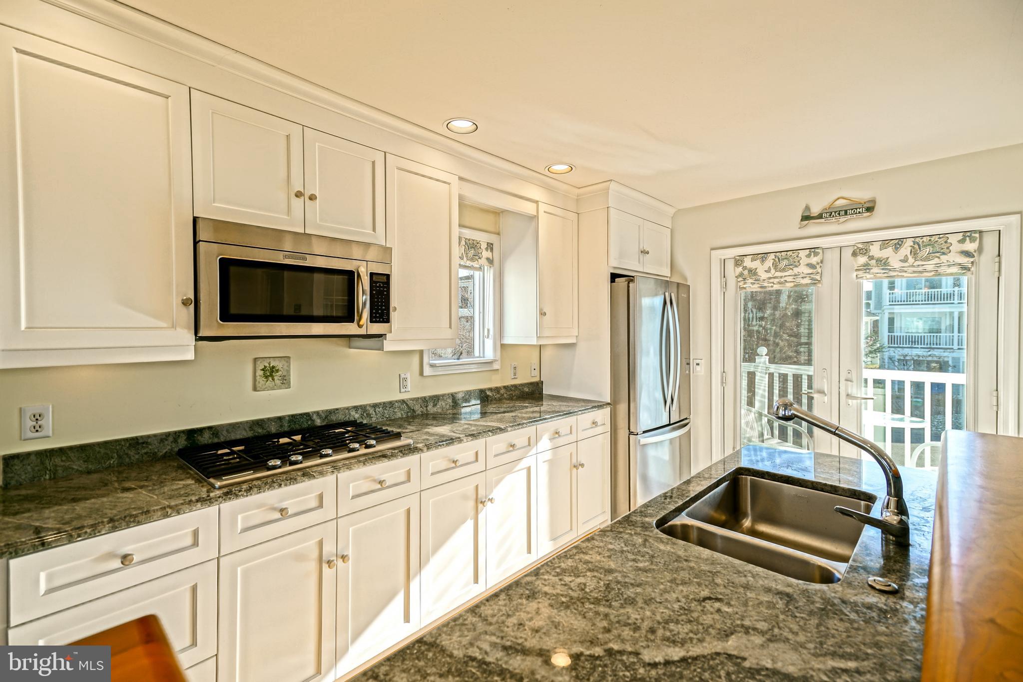 CAPE SHORES - Residential