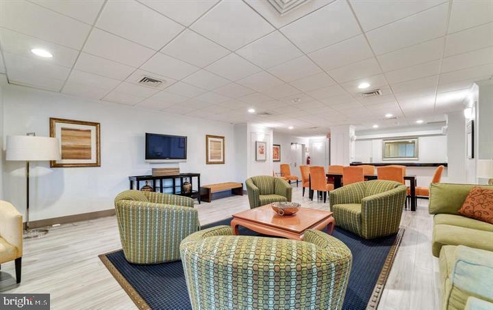 RIVIERA OF CHEVY CHASE - Residential