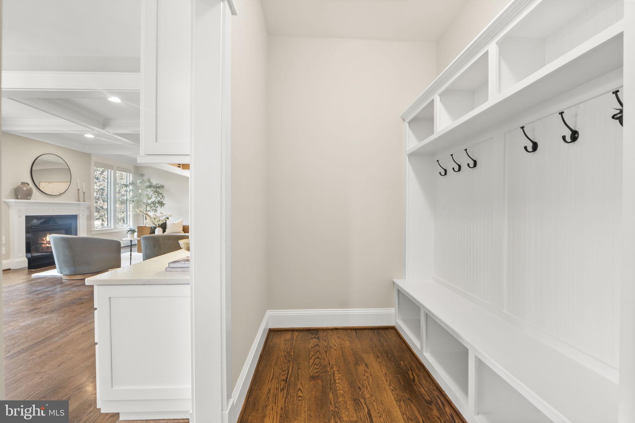 HILLSIDE MANOR - Residential