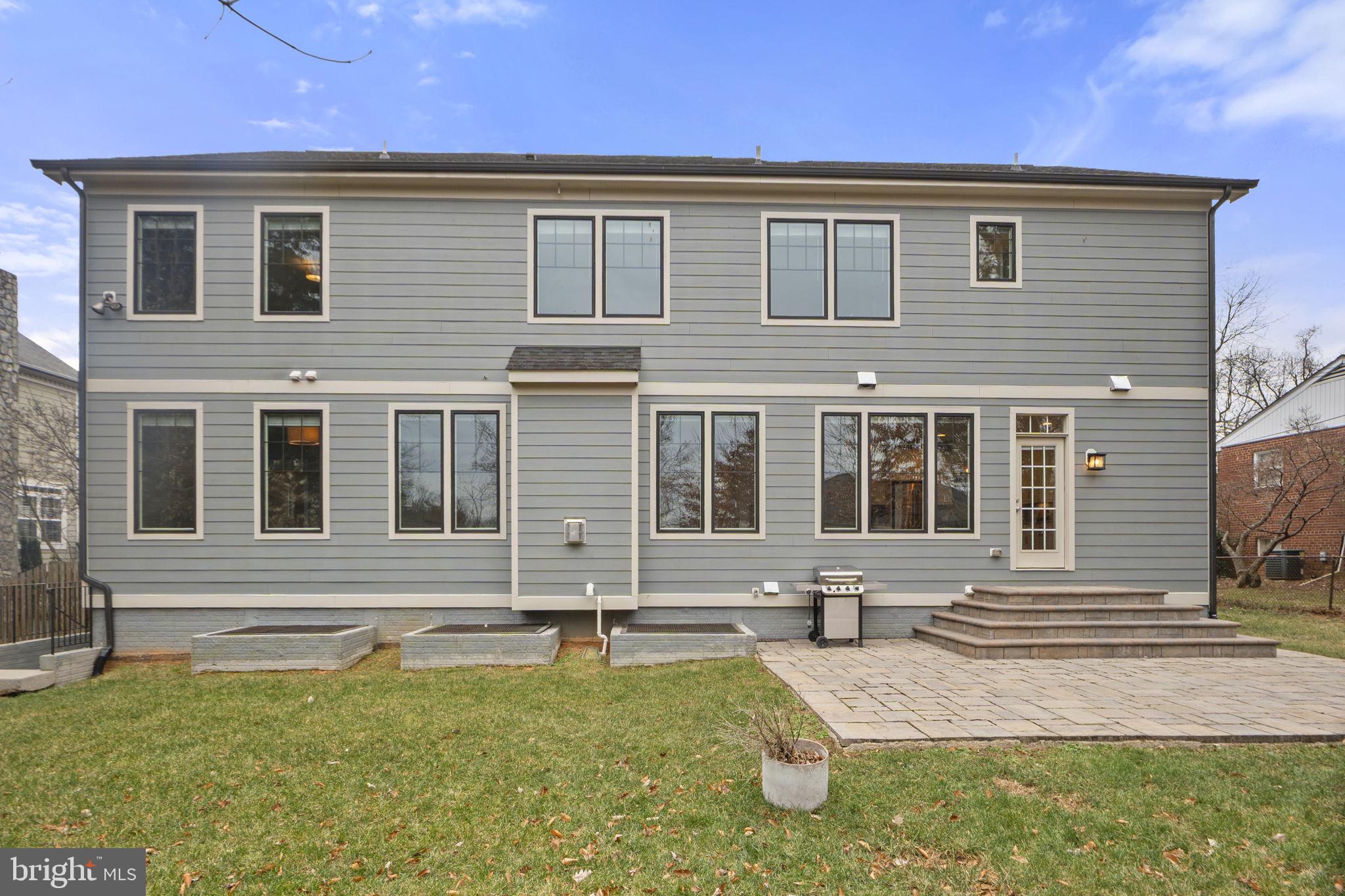 HILLSIDE MANOR - Residential