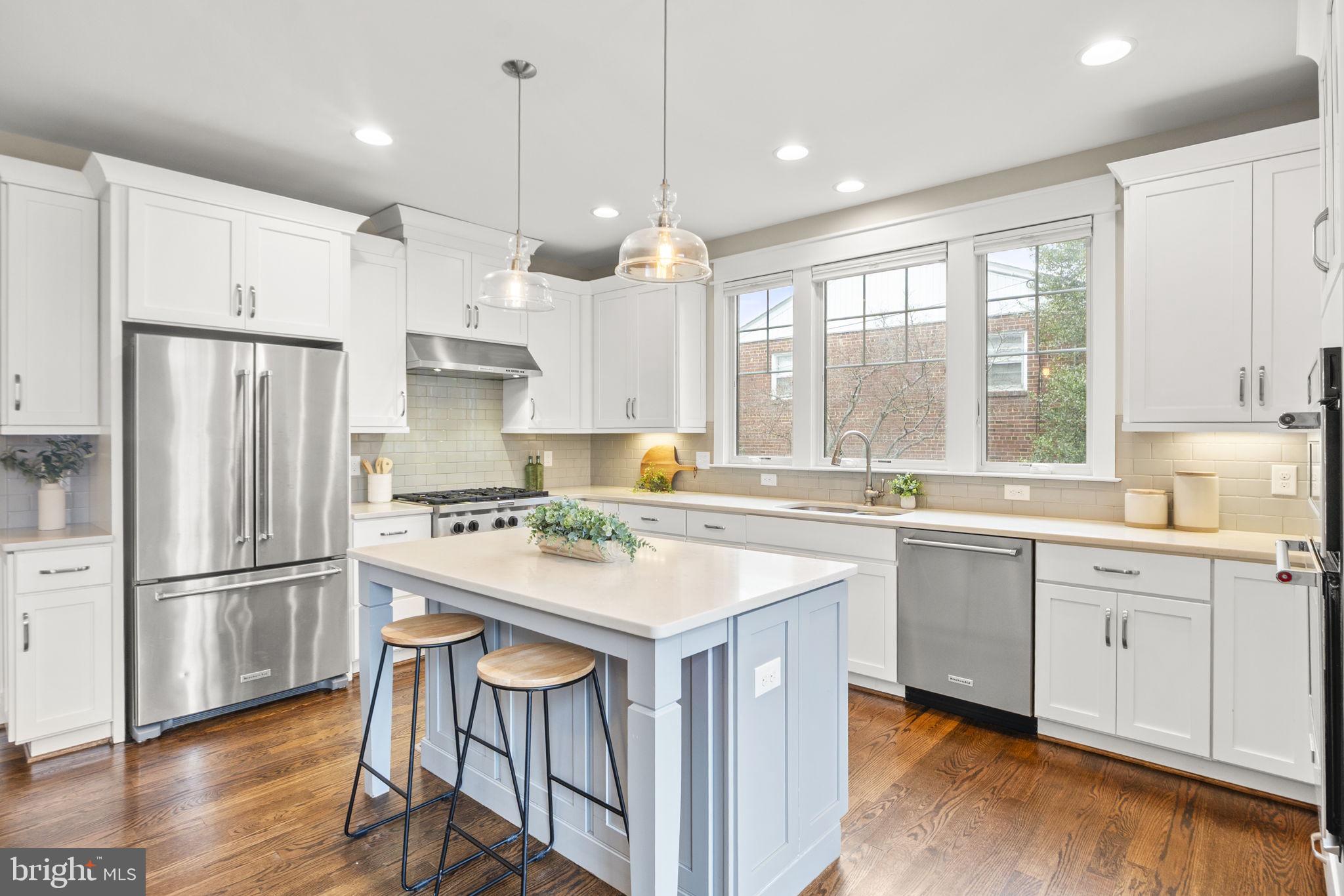 HILLSIDE MANOR - Residential