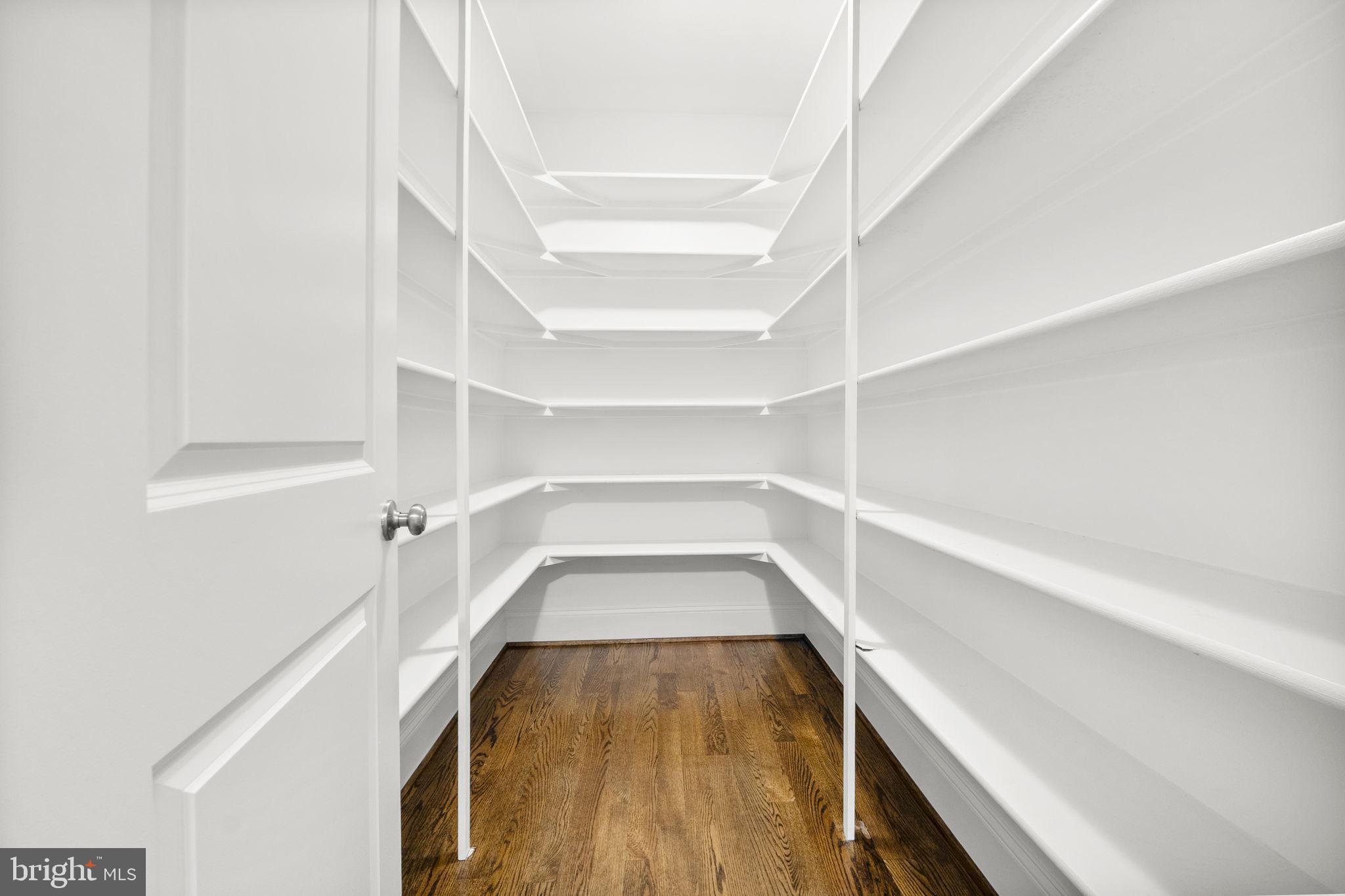 HILLSIDE MANOR - Residential