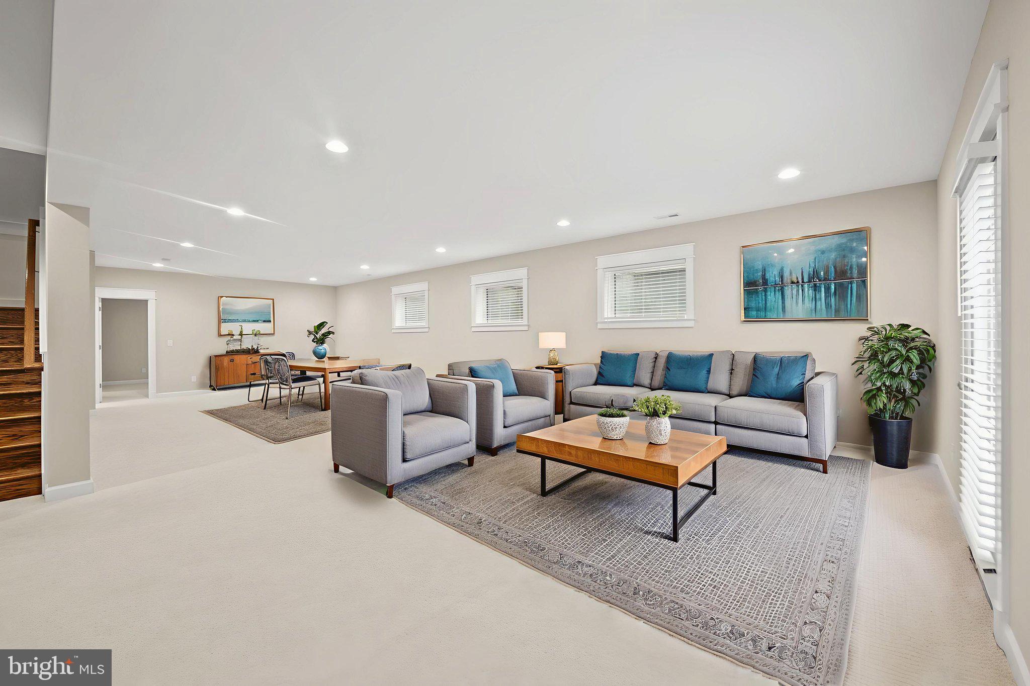 HILLSIDE MANOR - Residential