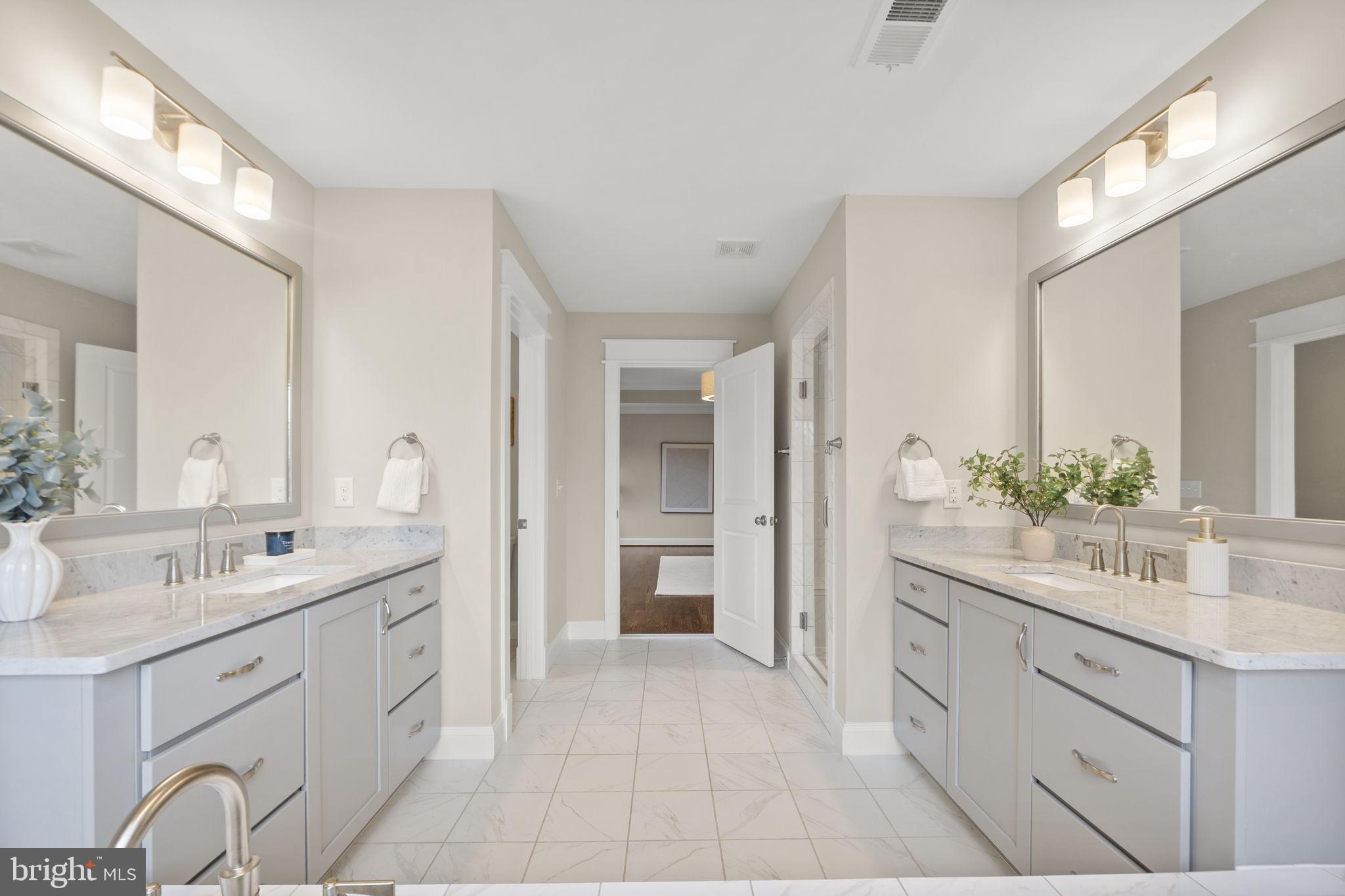 HILLSIDE MANOR - Residential