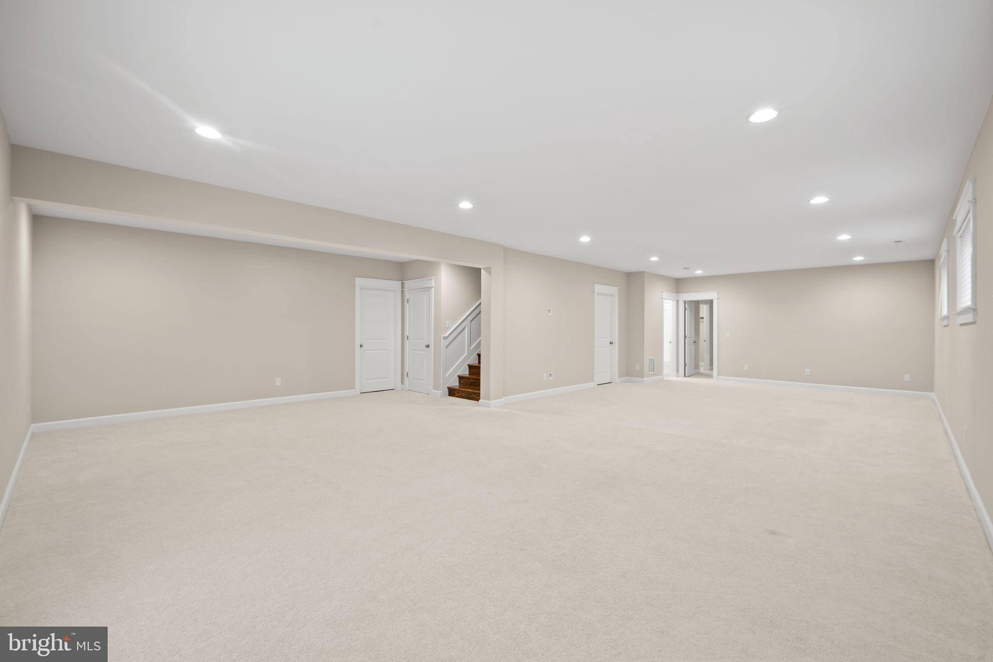 HILLSIDE MANOR - Residential