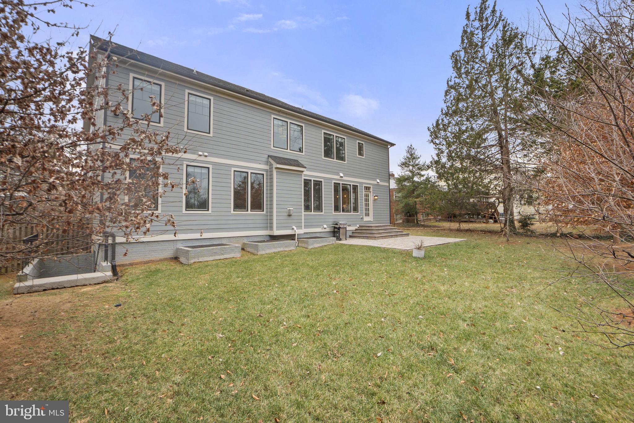 HILLSIDE MANOR - Residential