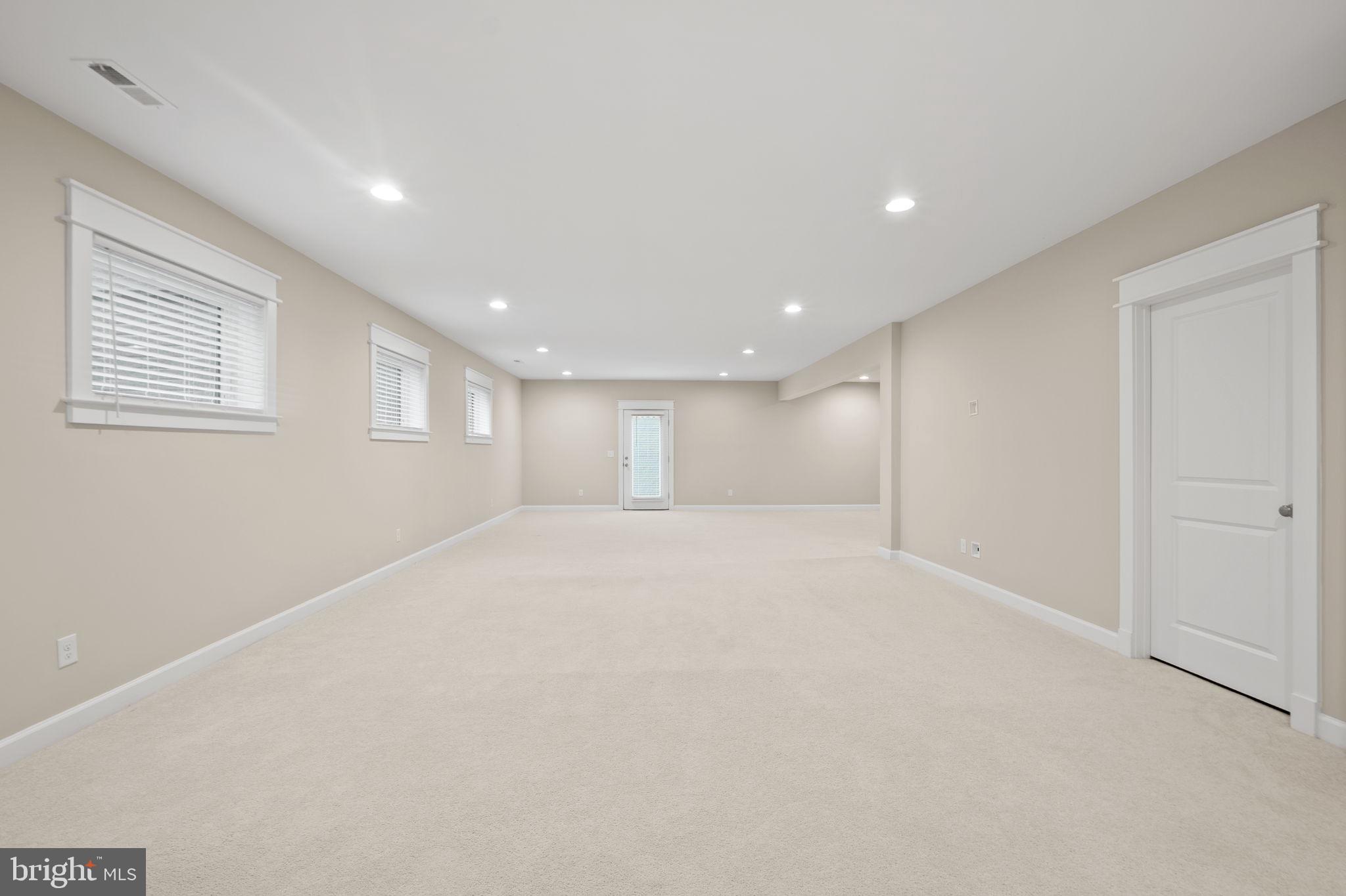 HILLSIDE MANOR - Residential