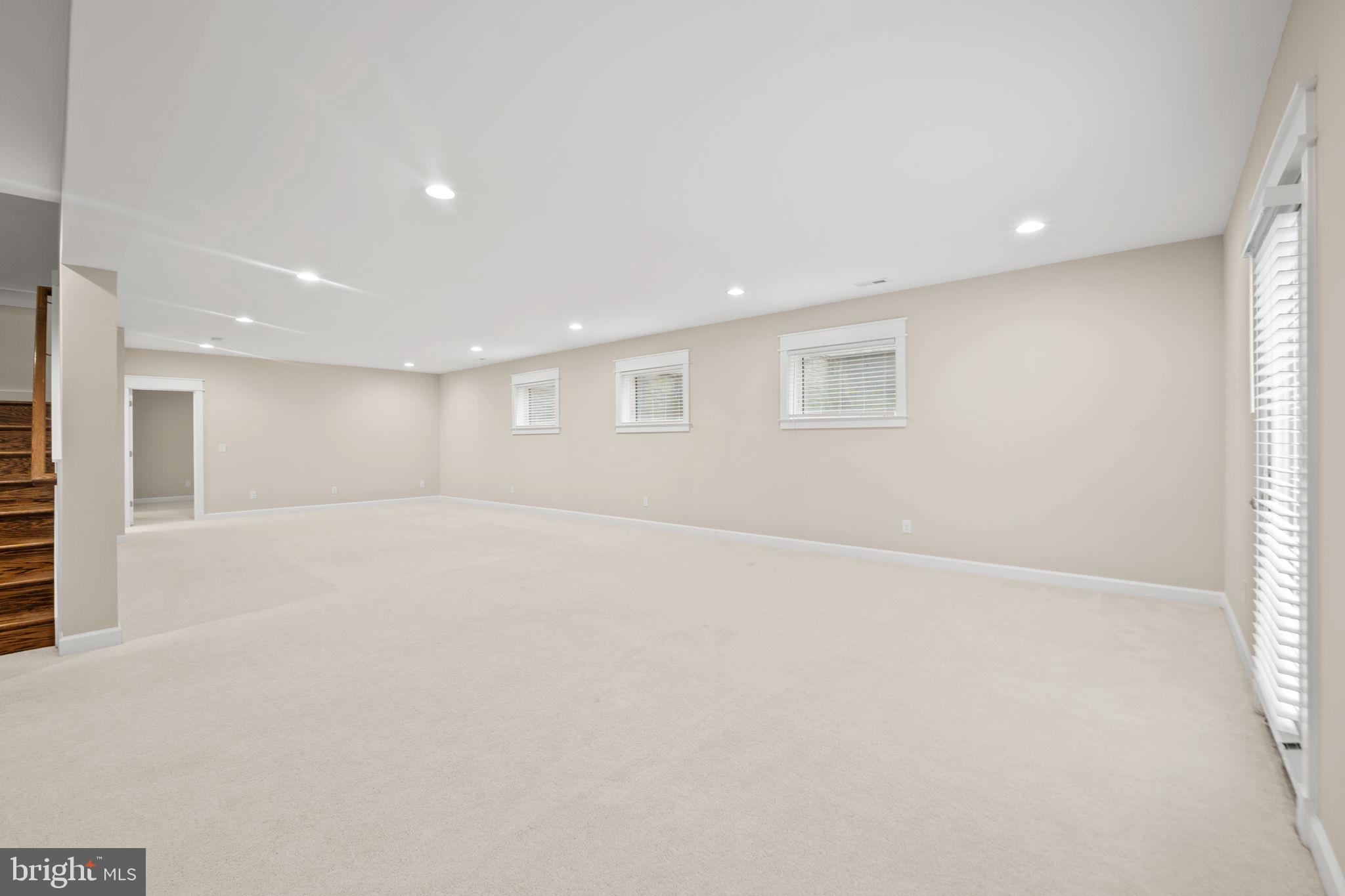 HILLSIDE MANOR - Residential