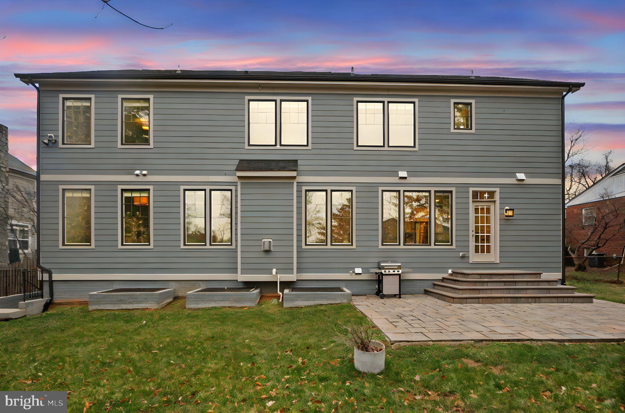 HILLSIDE MANOR - Residential